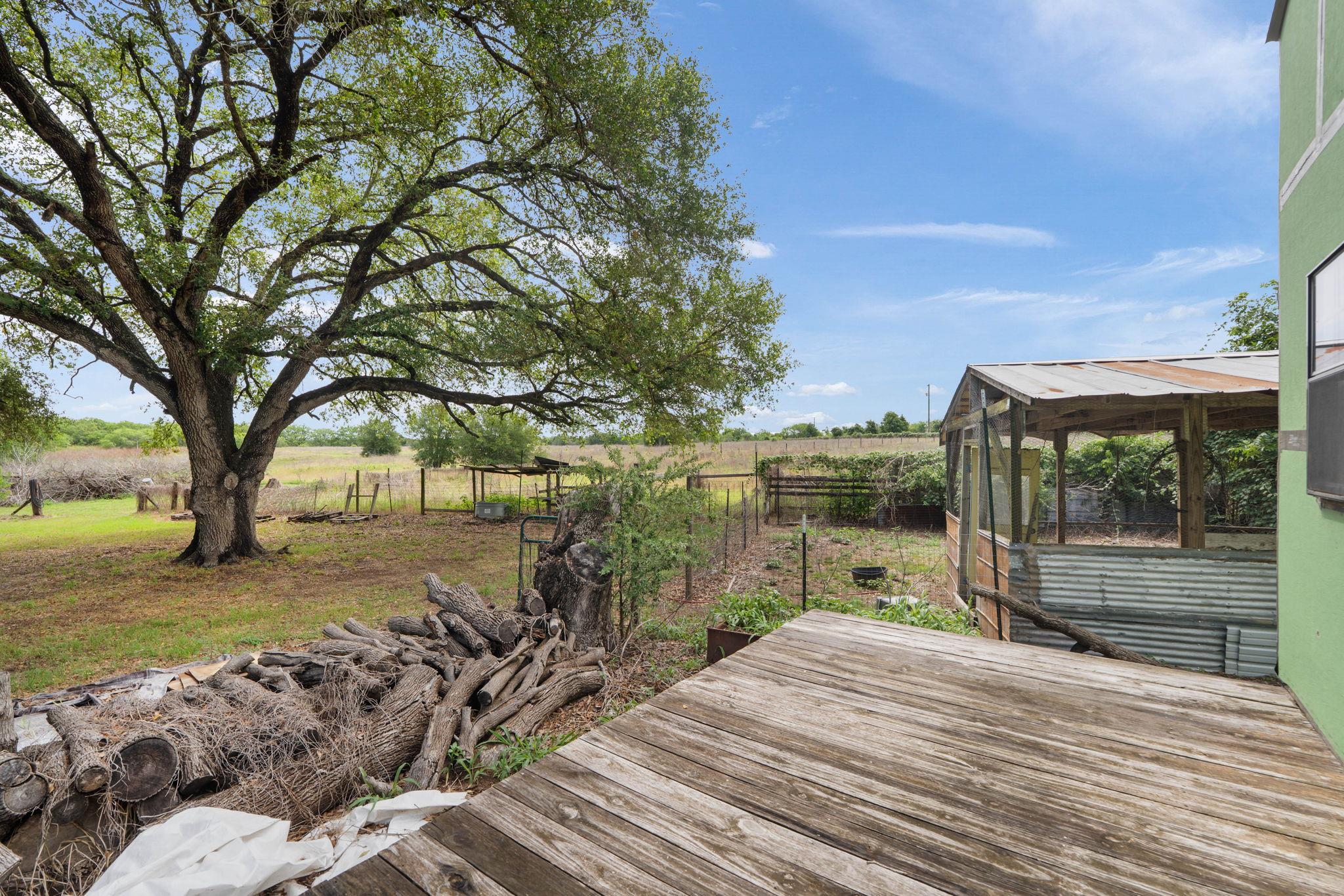 10843 Us Highway 90 W, Harwood, TX 78632