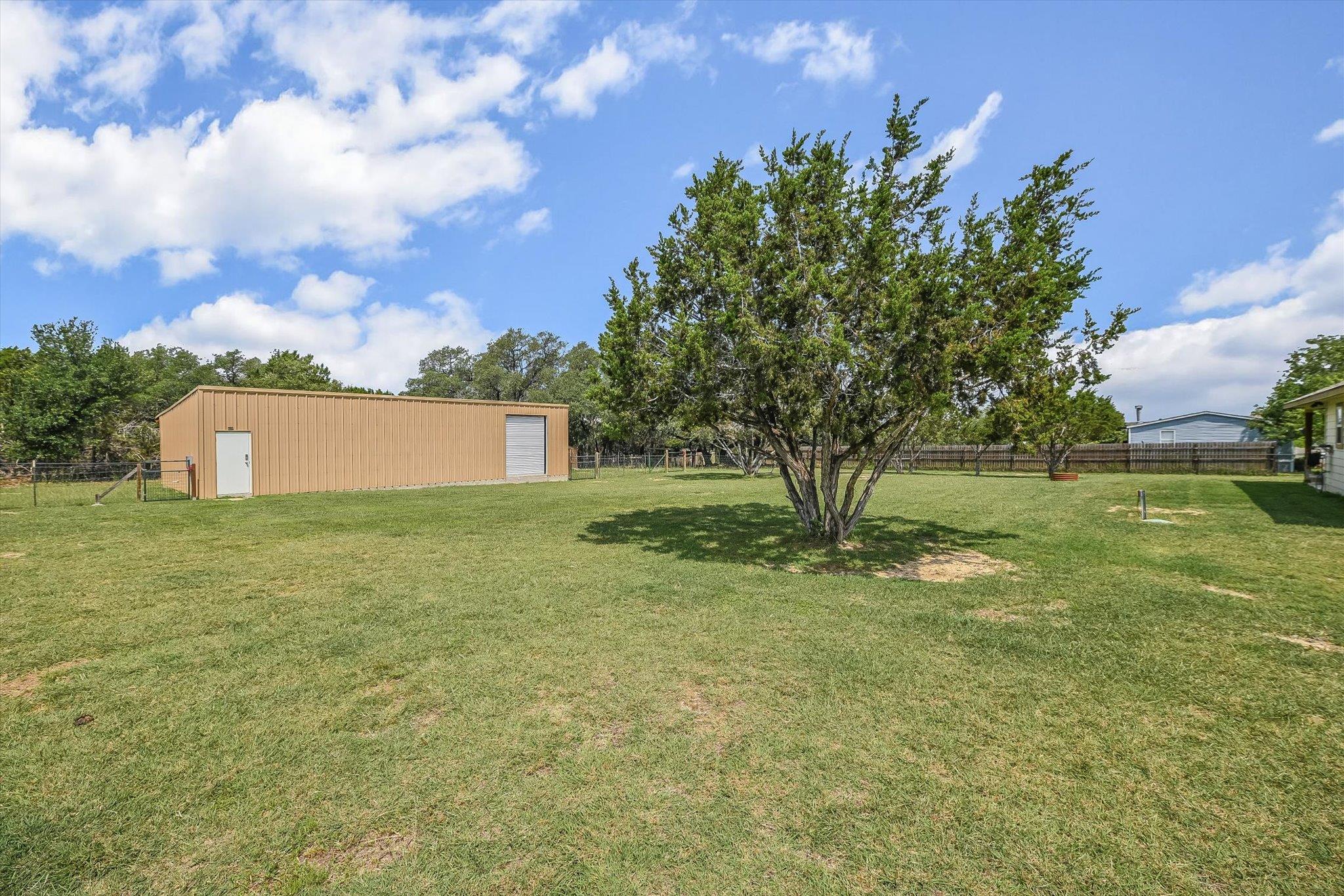 1130 Thousand Oaks Trl, Liberty Hill, TX 78642