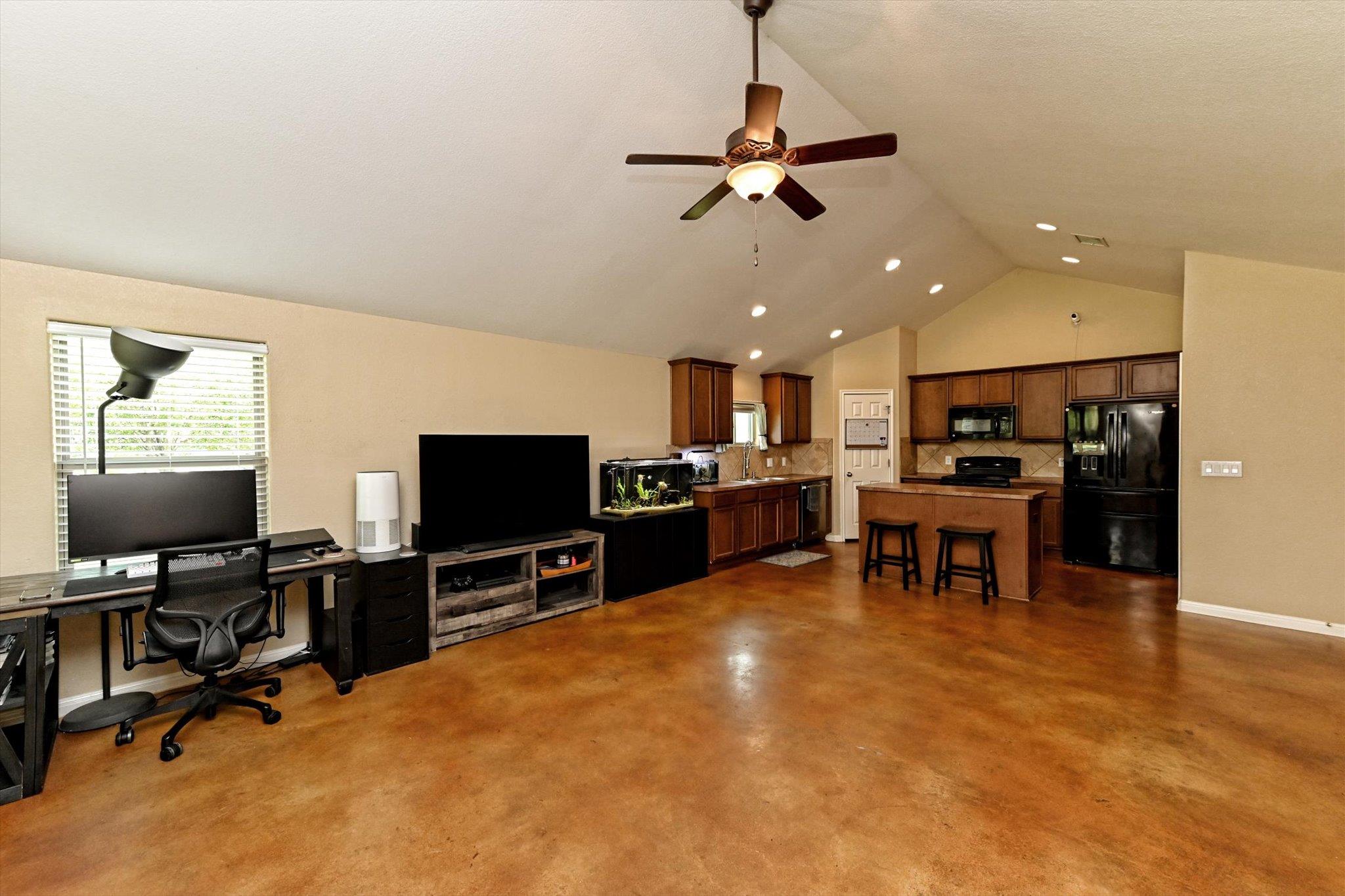 1130 Thousand Oaks Trl, Liberty Hill, TX 78642