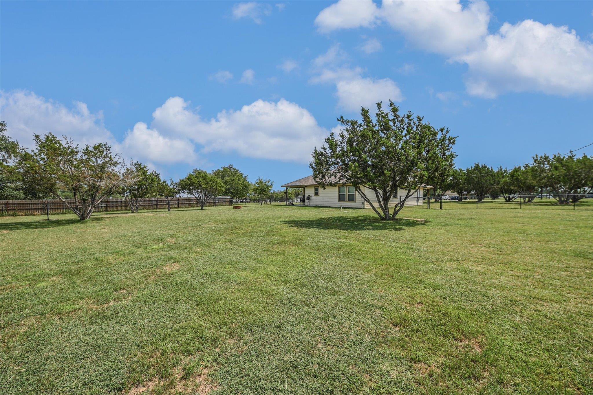 1130 Thousand Oaks Trl, Liberty Hill, TX 78642