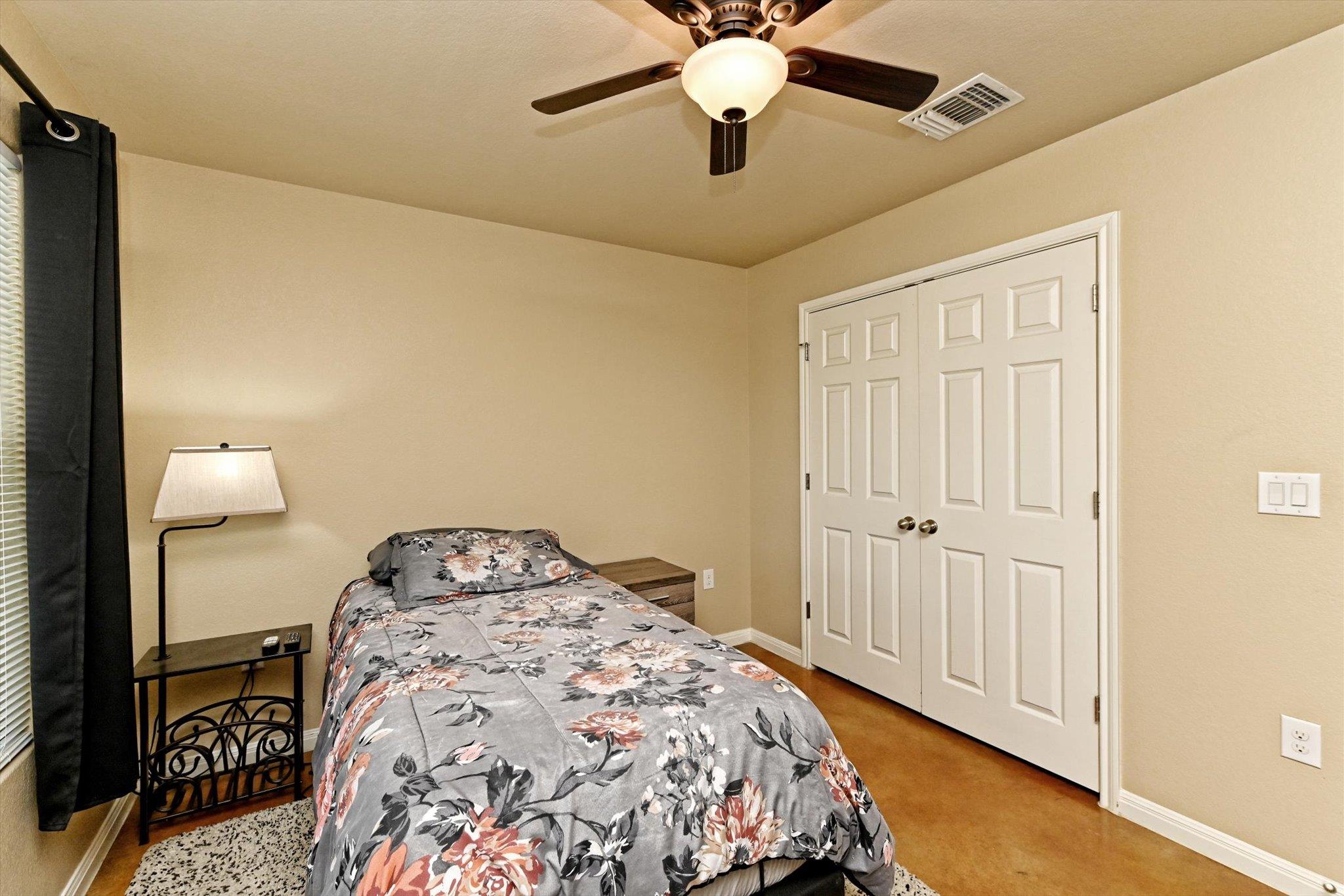 1130 Thousand Oaks Trl, Liberty Hill, TX 78642