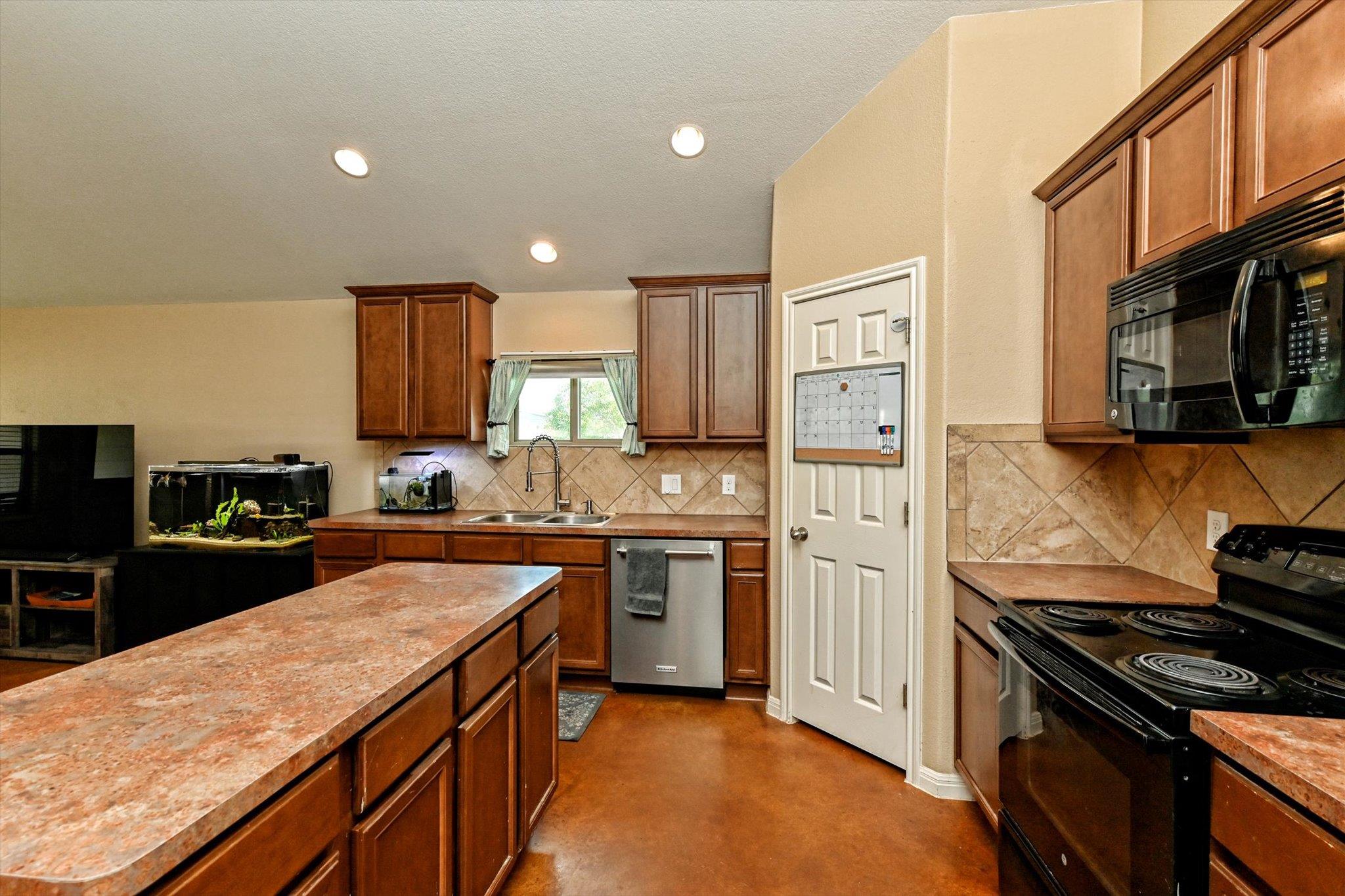 1130 Thousand Oaks Trl, Liberty Hill, TX 78642