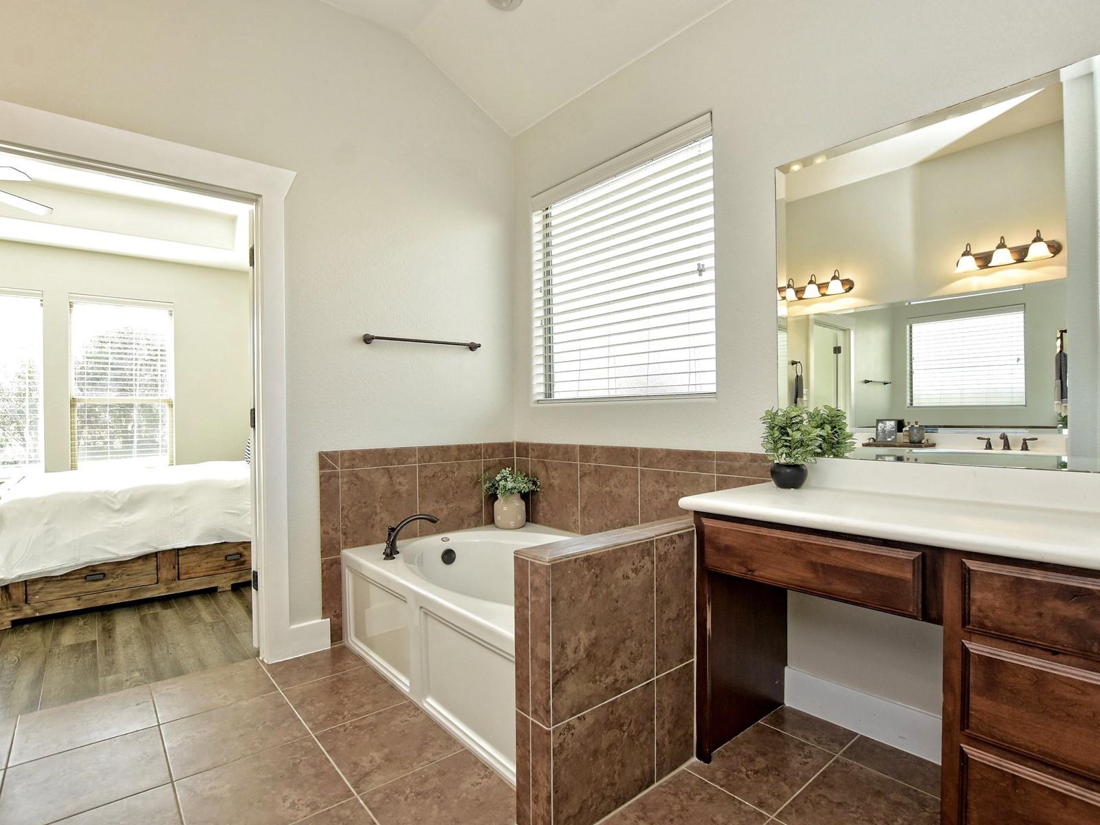 214 Rivulet Ln, Lakeway, TX 78738