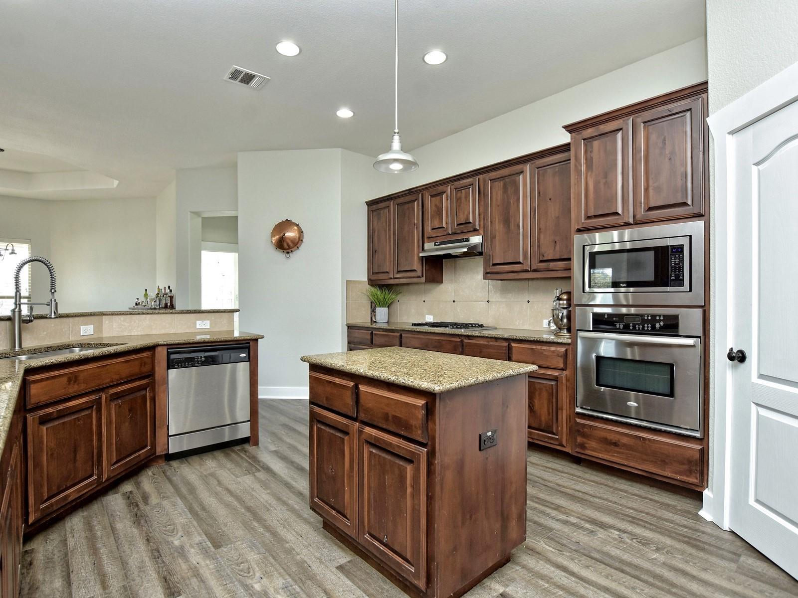 214 Rivulet Ln, Lakeway, TX 78738