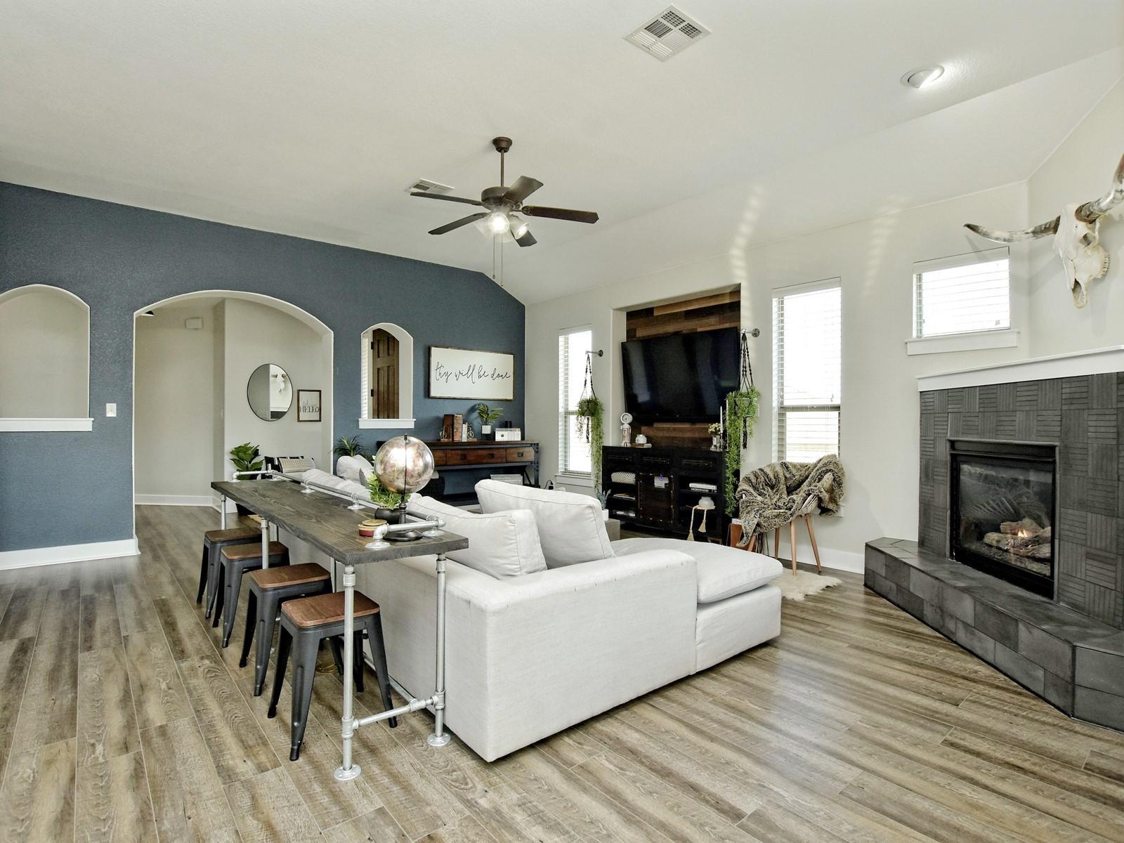 214 Rivulet Ln, Lakeway, TX 78738