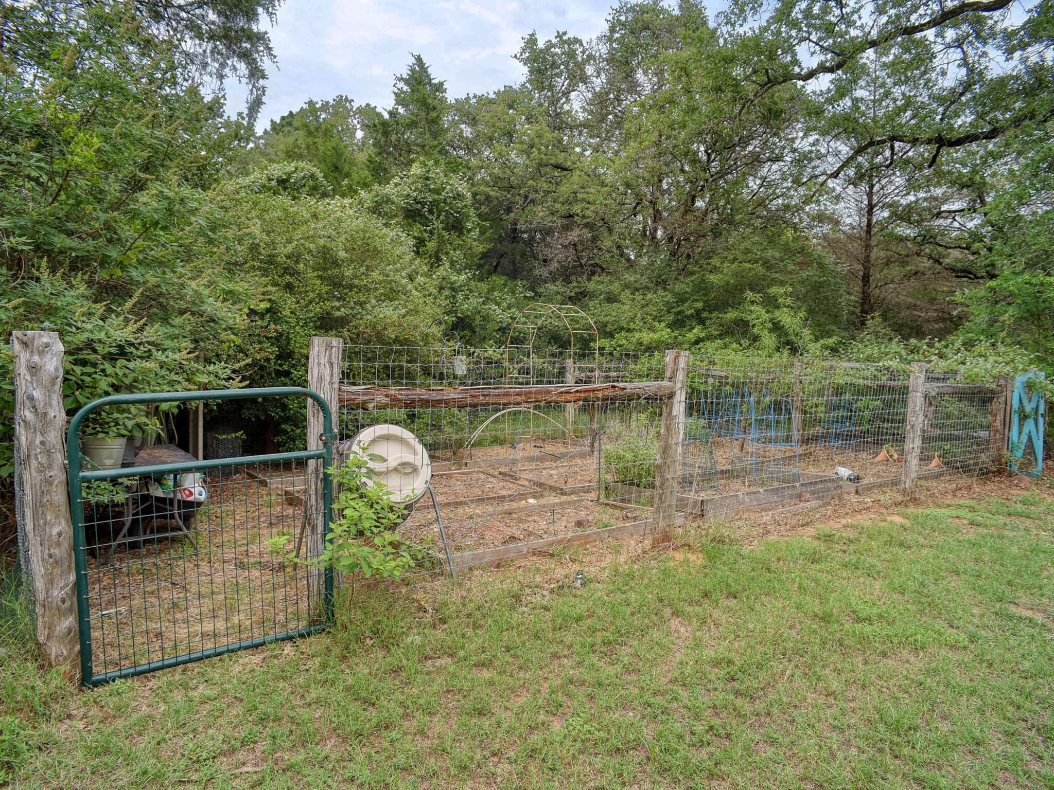 247 Campfire Way, Smithville, TX 78957