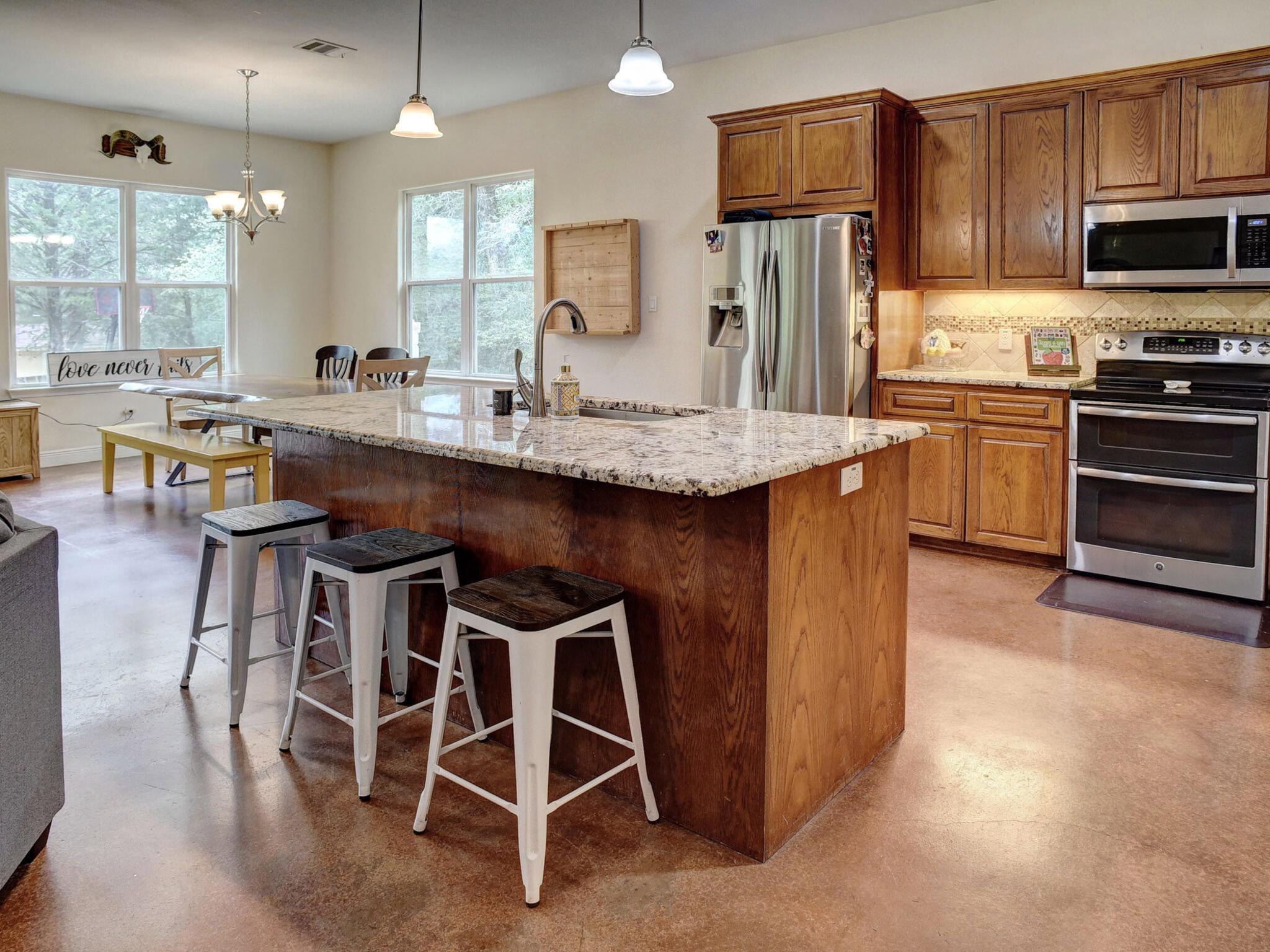 247 Campfire Way, Smithville, TX 78957