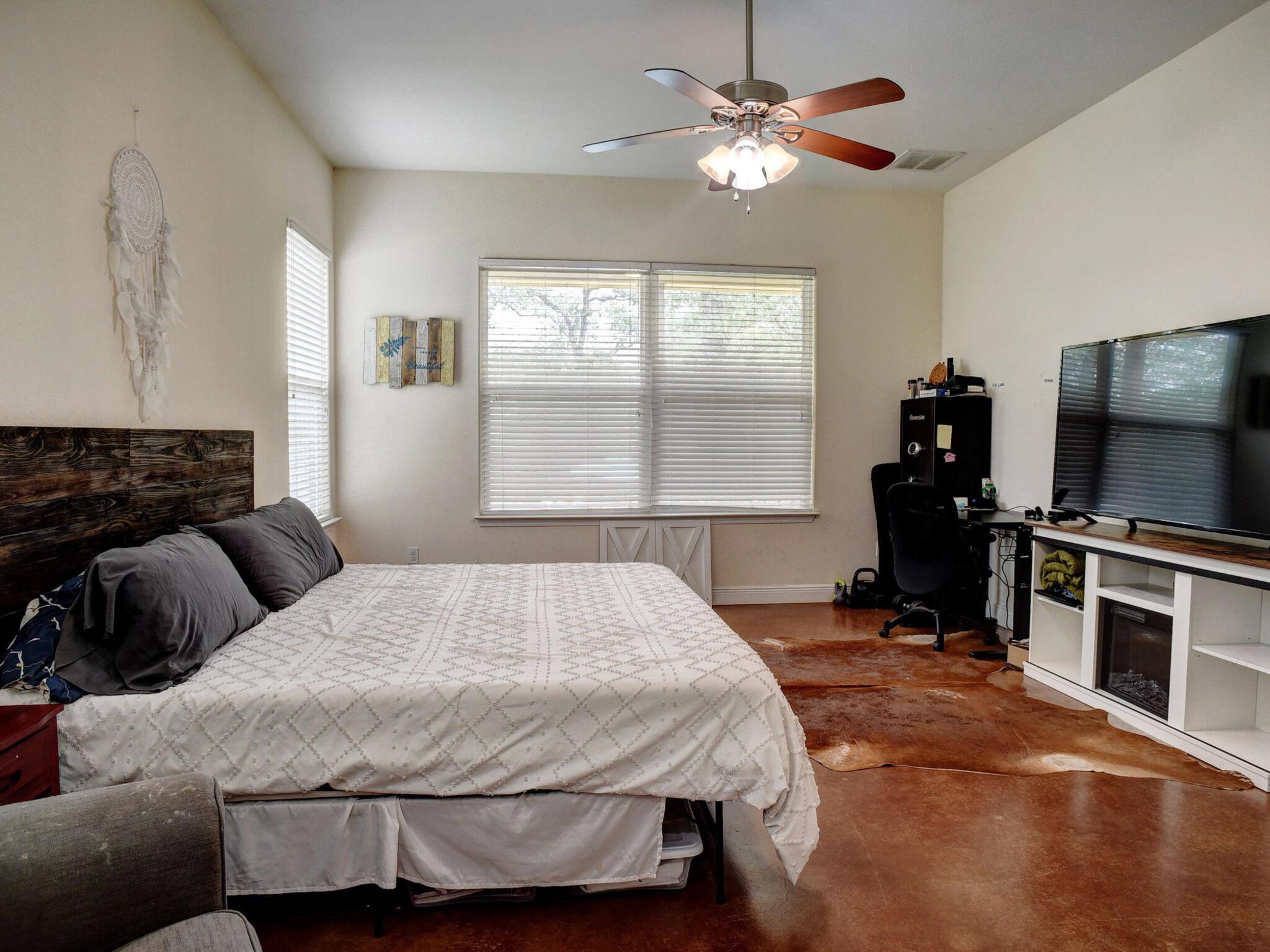 247 Campfire Way, Smithville, TX 78957