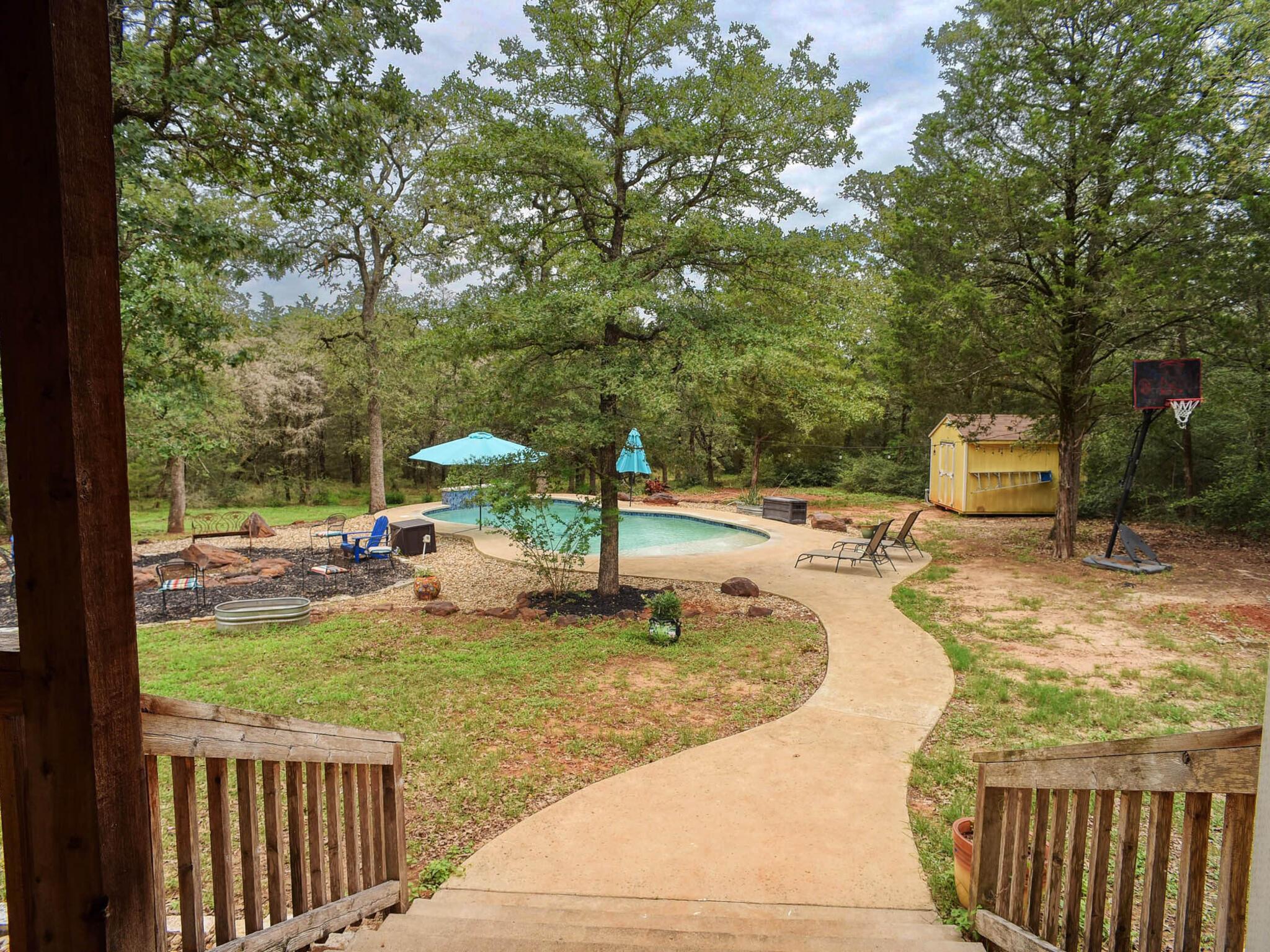 247 Campfire Way, Smithville, TX 78957