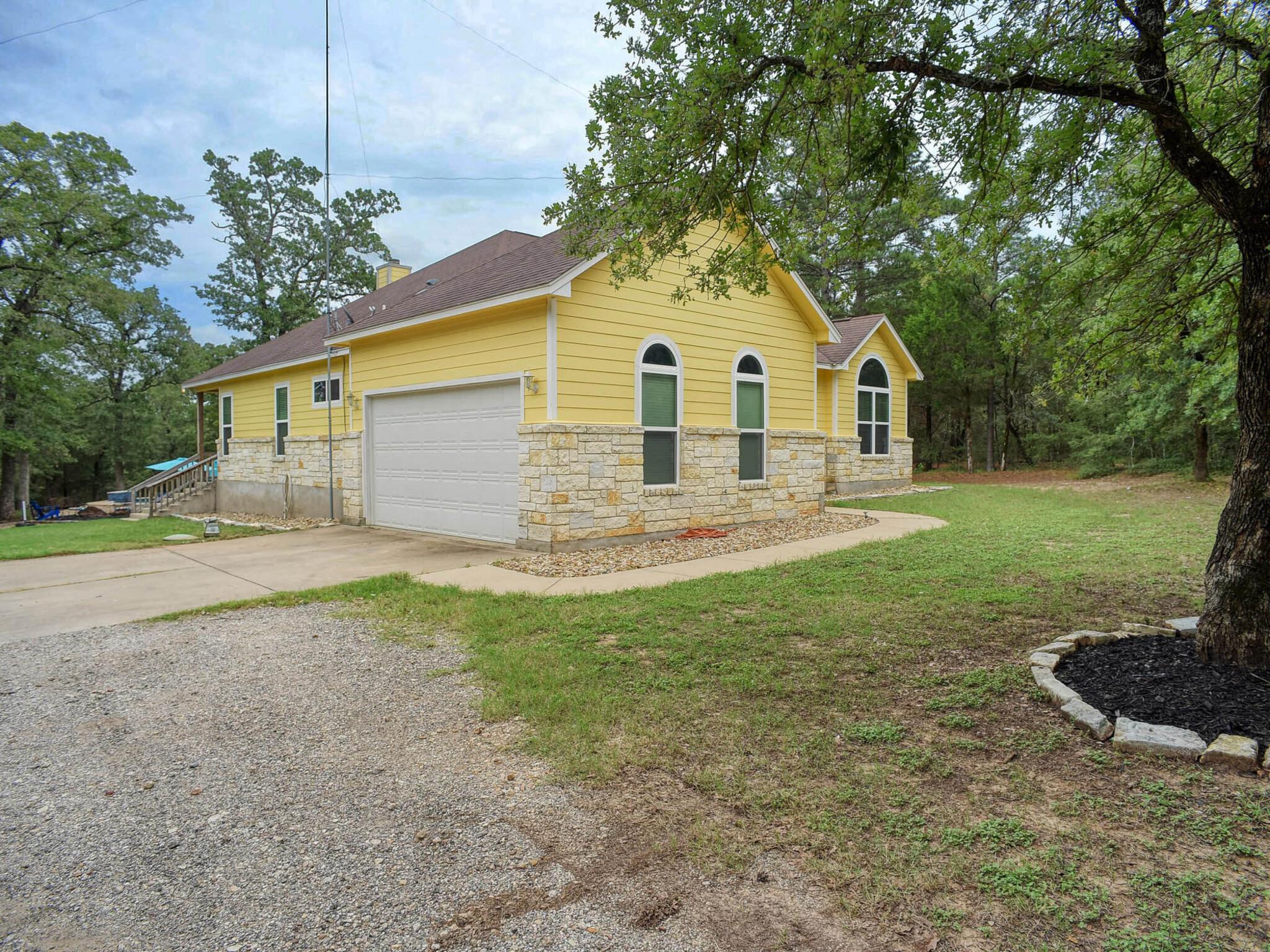 247 Campfire Way, Smithville, TX 78957