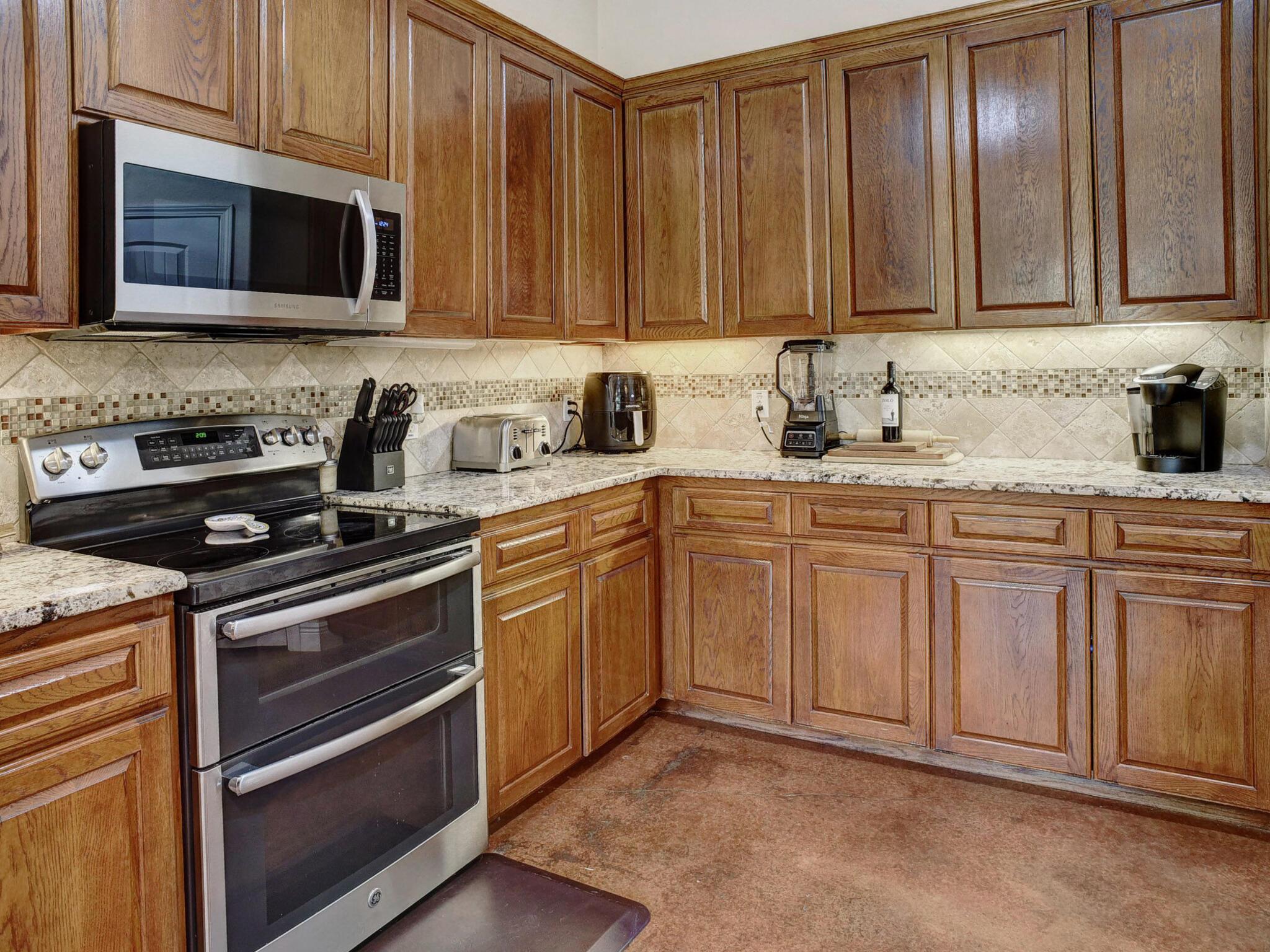 247 Campfire Way, Smithville, TX 78957