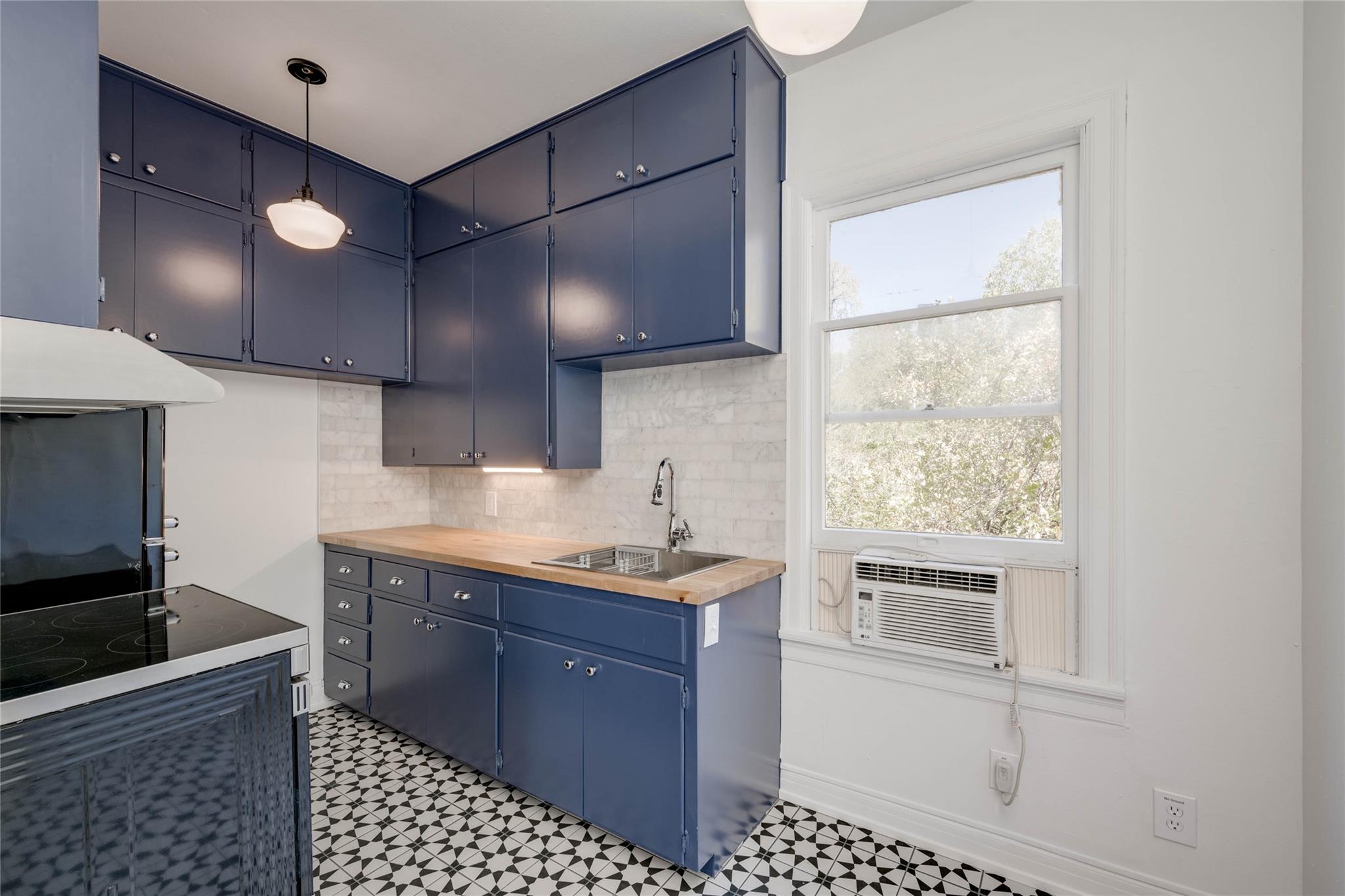 2810 Pearl St # B, Austin, TX 78705