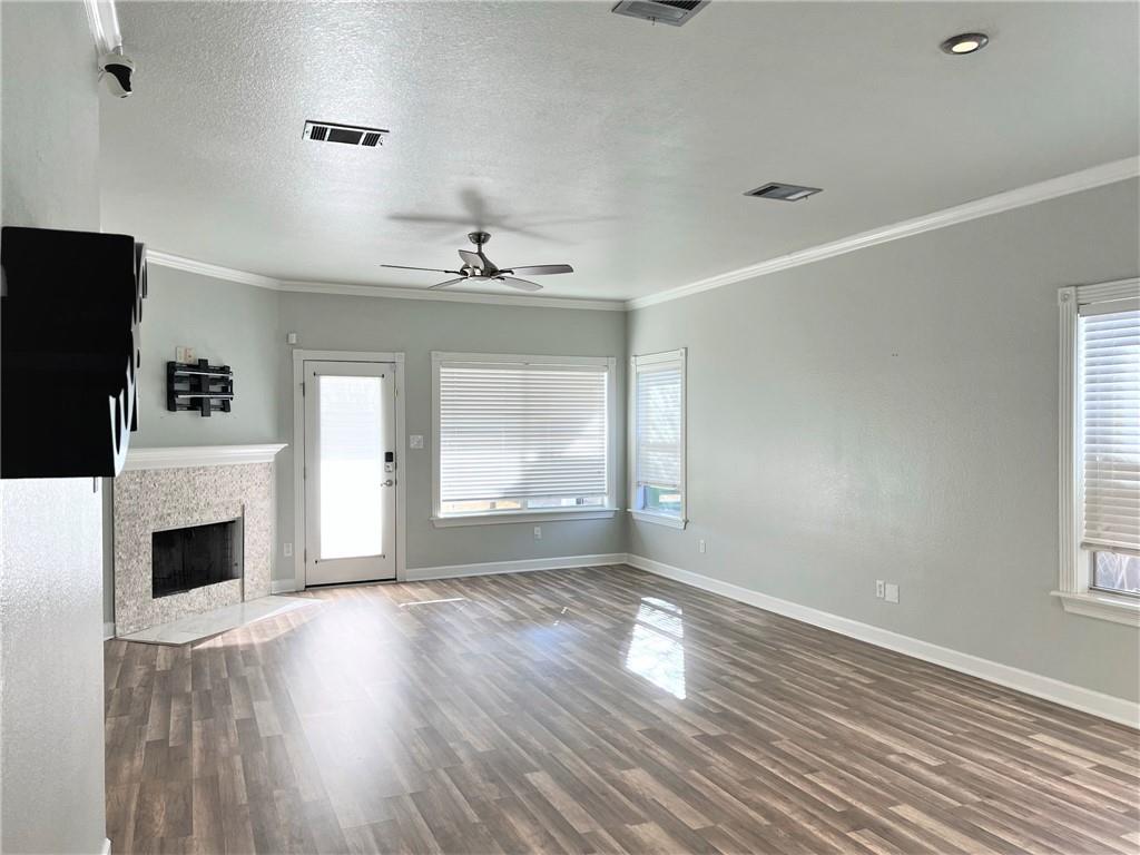 402 Wiley St, Hutto, TX 78634