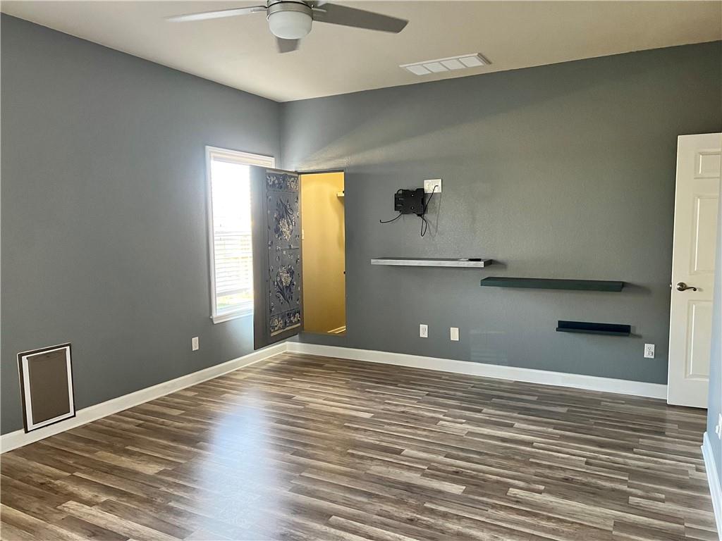 402 Wiley St, Hutto, TX 78634