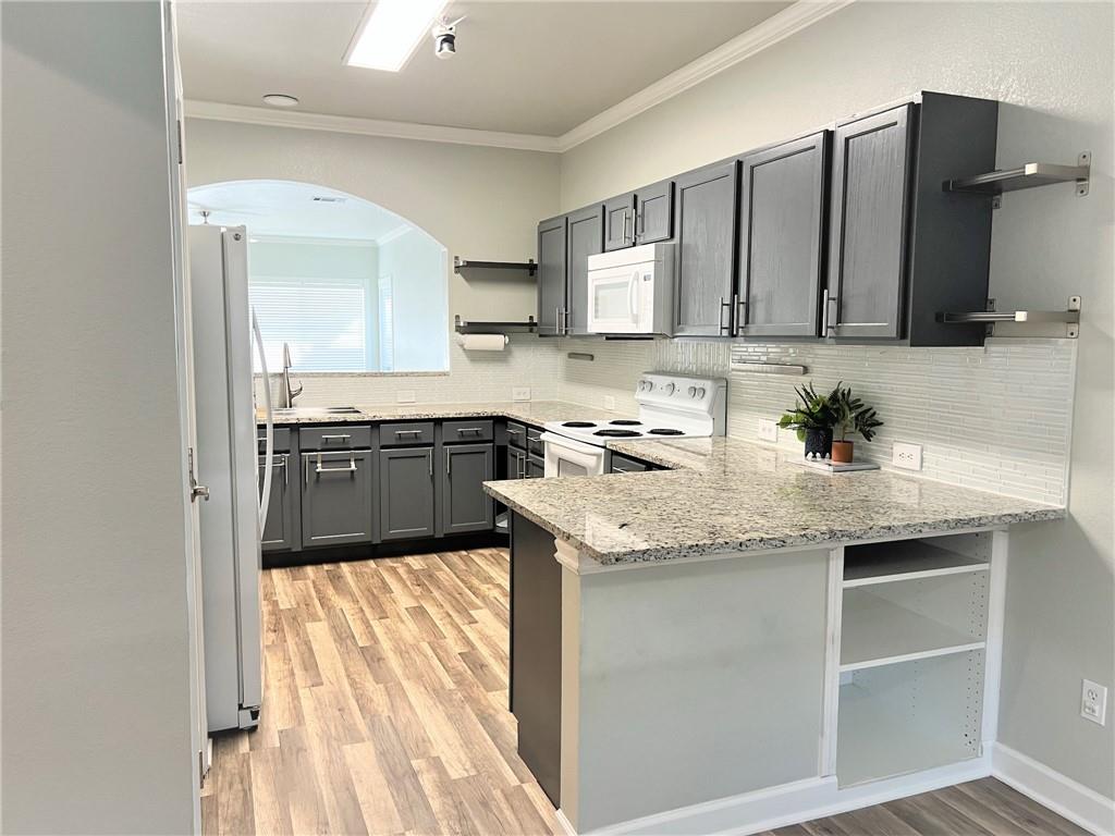 402 Wiley St, Hutto, TX 78634