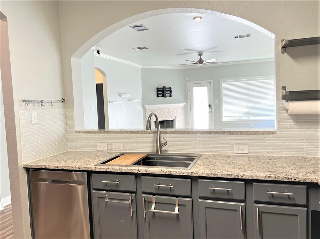 402 Wiley St, Hutto, TX 78634