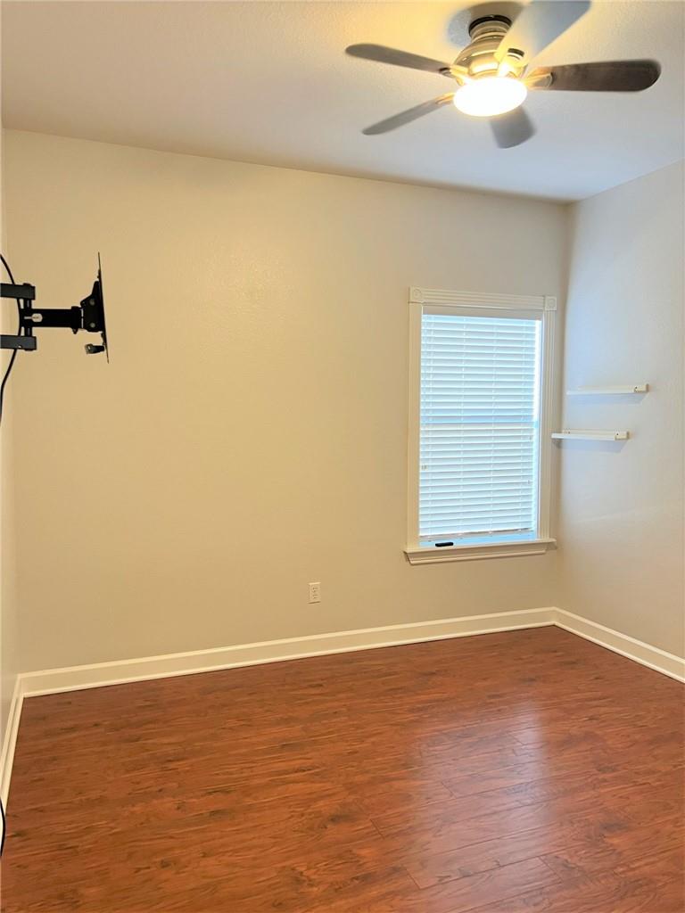 402 Wiley St, Hutto, TX 78634
