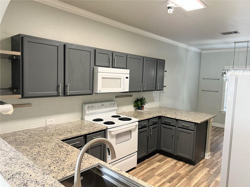 402 Wiley St, Hutto, TX 78634
