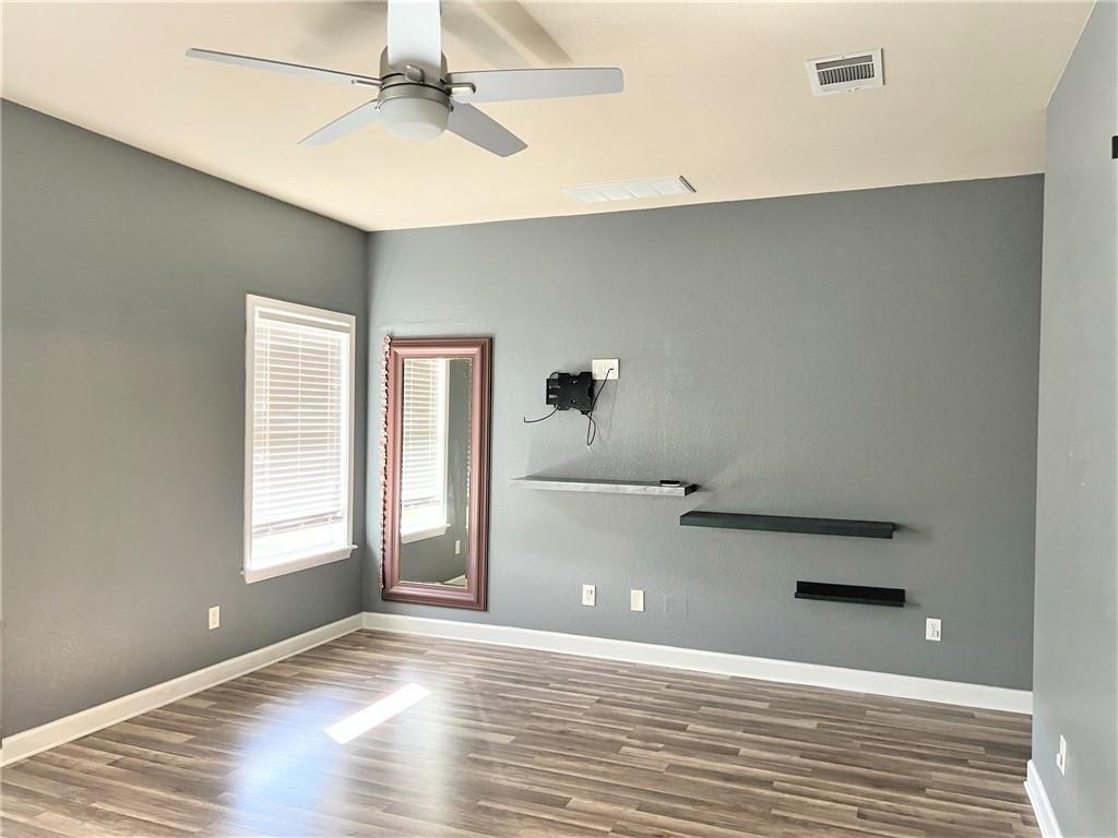 402 Wiley St, Hutto, TX 78634