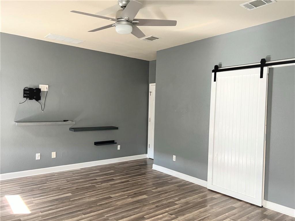 402 Wiley St, Hutto, TX 78634