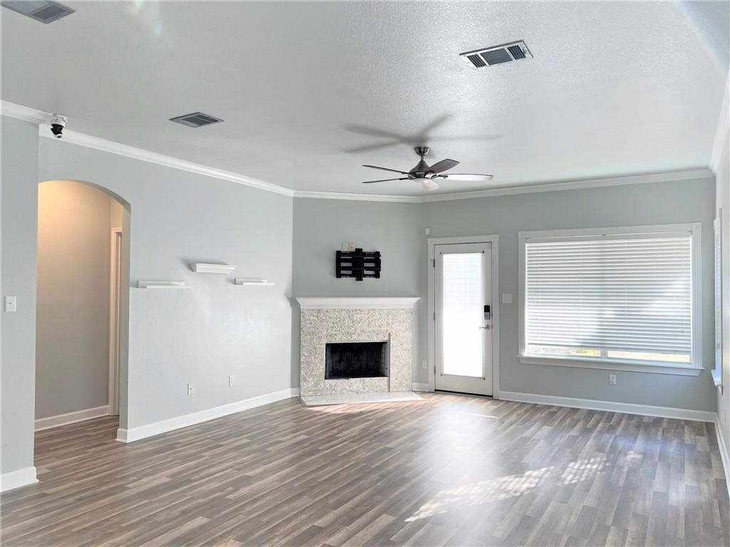 402 Wiley St, Hutto, TX 78634