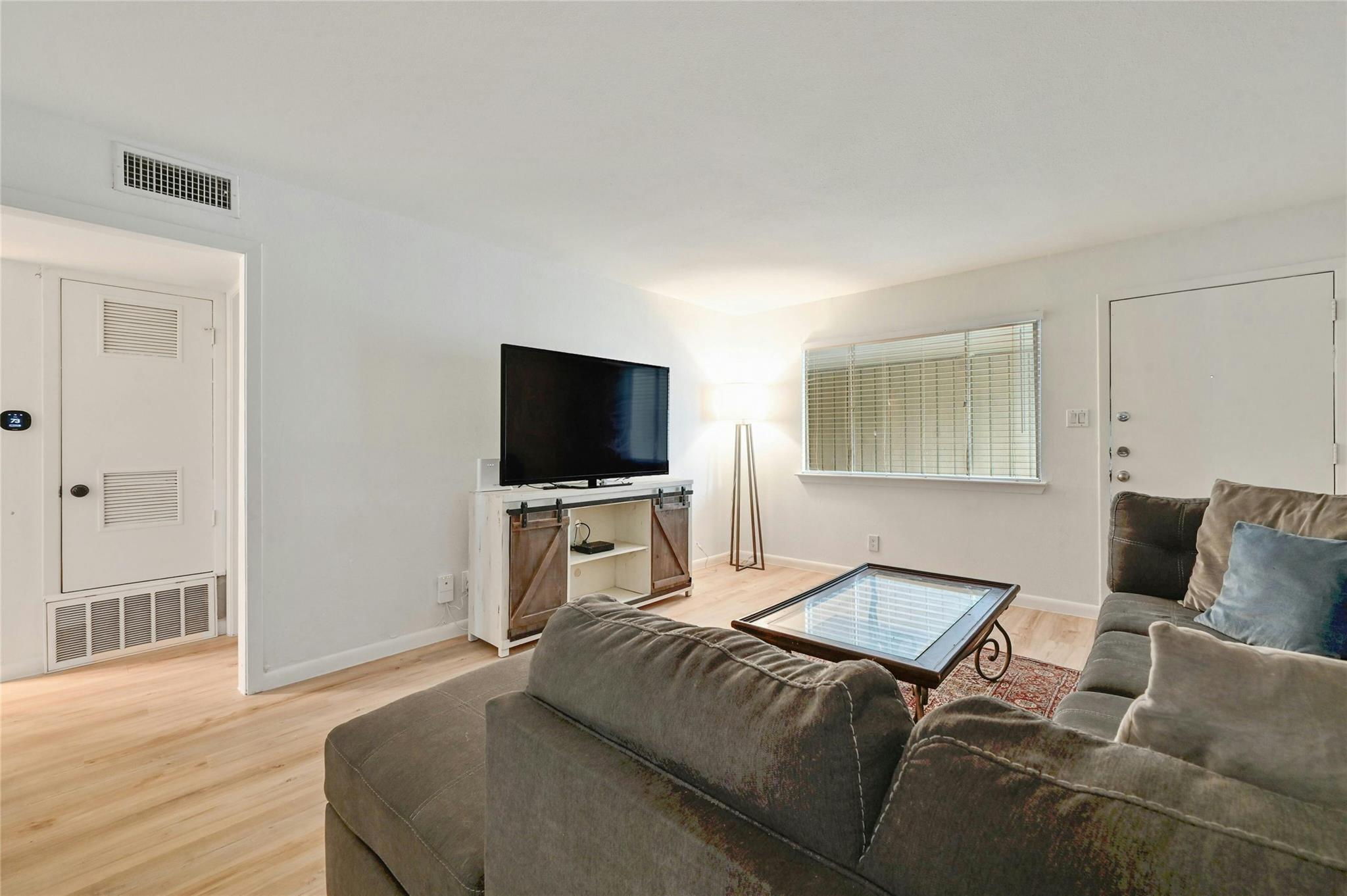 2303 E Side Dr # 102, Austin, TX 78704