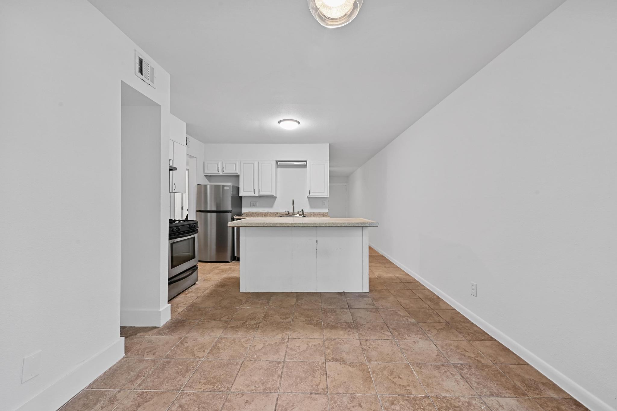 2303 E Side Dr # 102, Austin, TX 78704