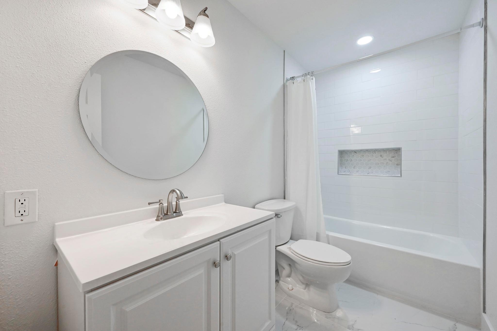 2303 E Side Dr # 102, Austin, TX 78704