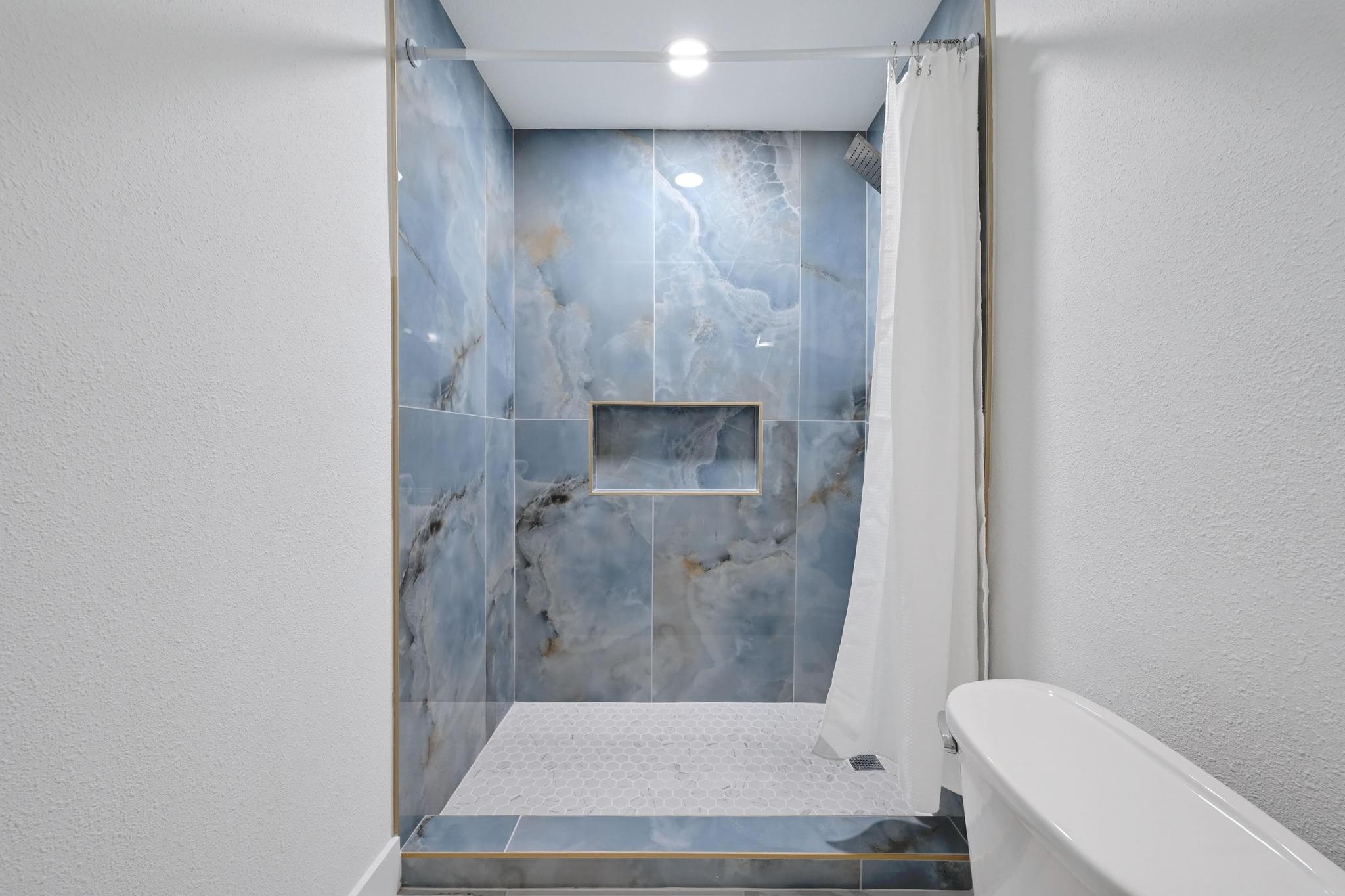 2303 E Side Dr # 102, Austin, TX 78704