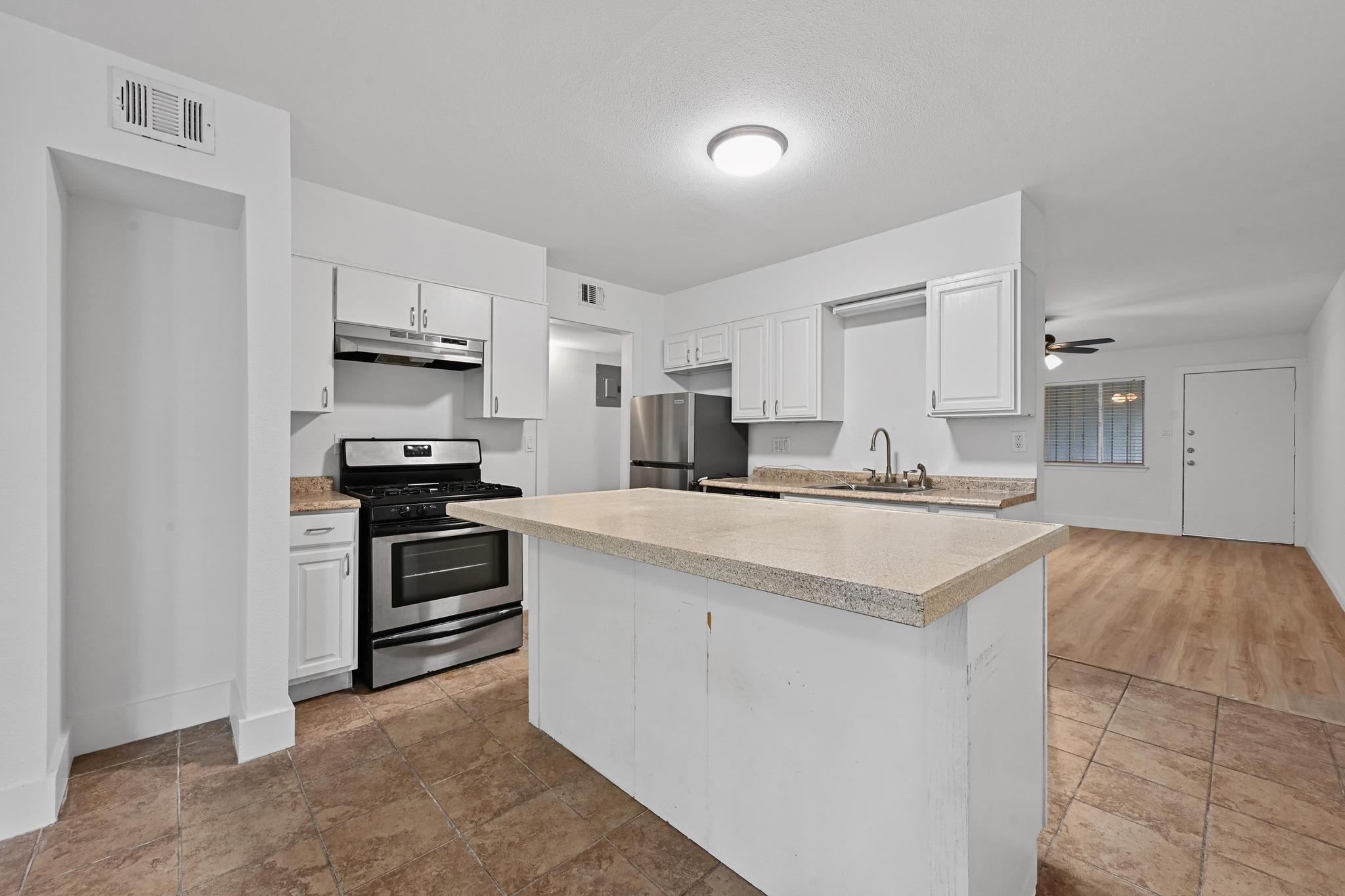 2303 E Side Dr # 102, Austin, TX 78704