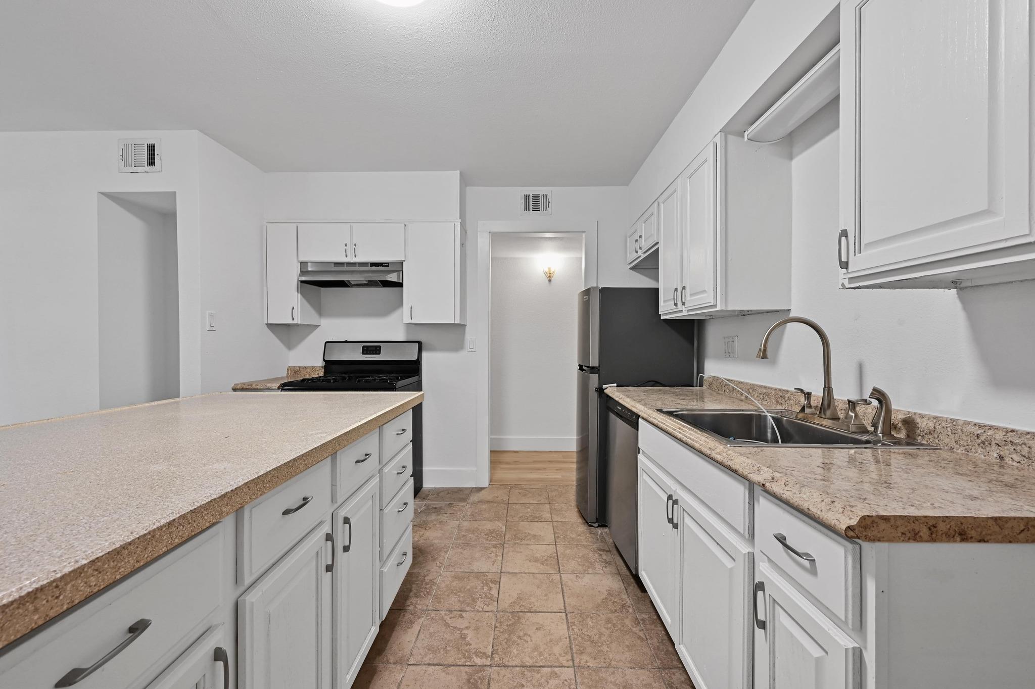 2303 E Side Dr # 102, Austin, TX 78704