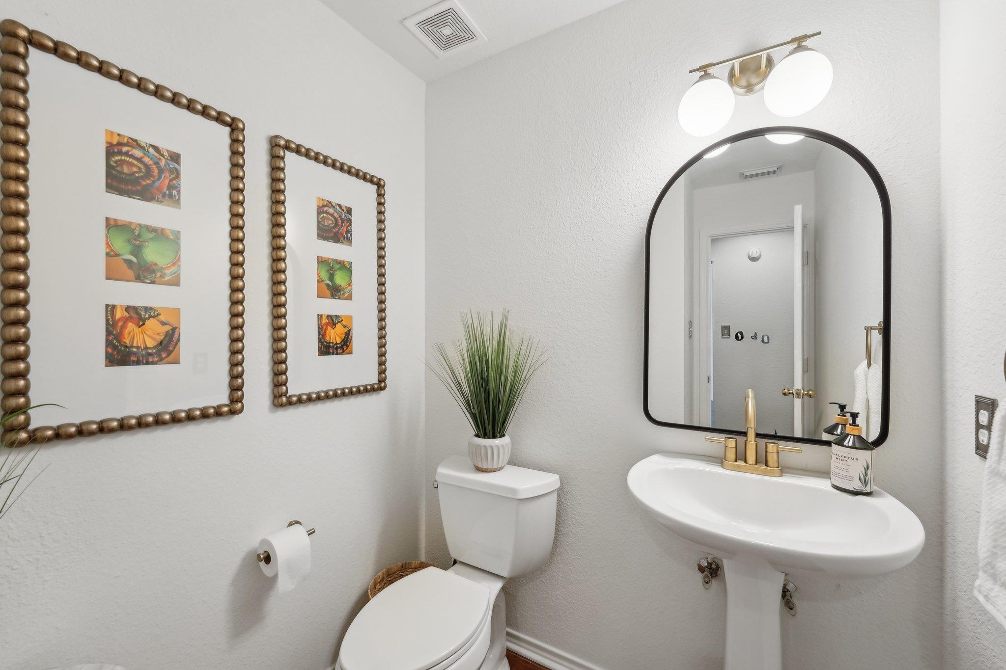 111 Hiver Circle Cir, Kyle, TX 78640