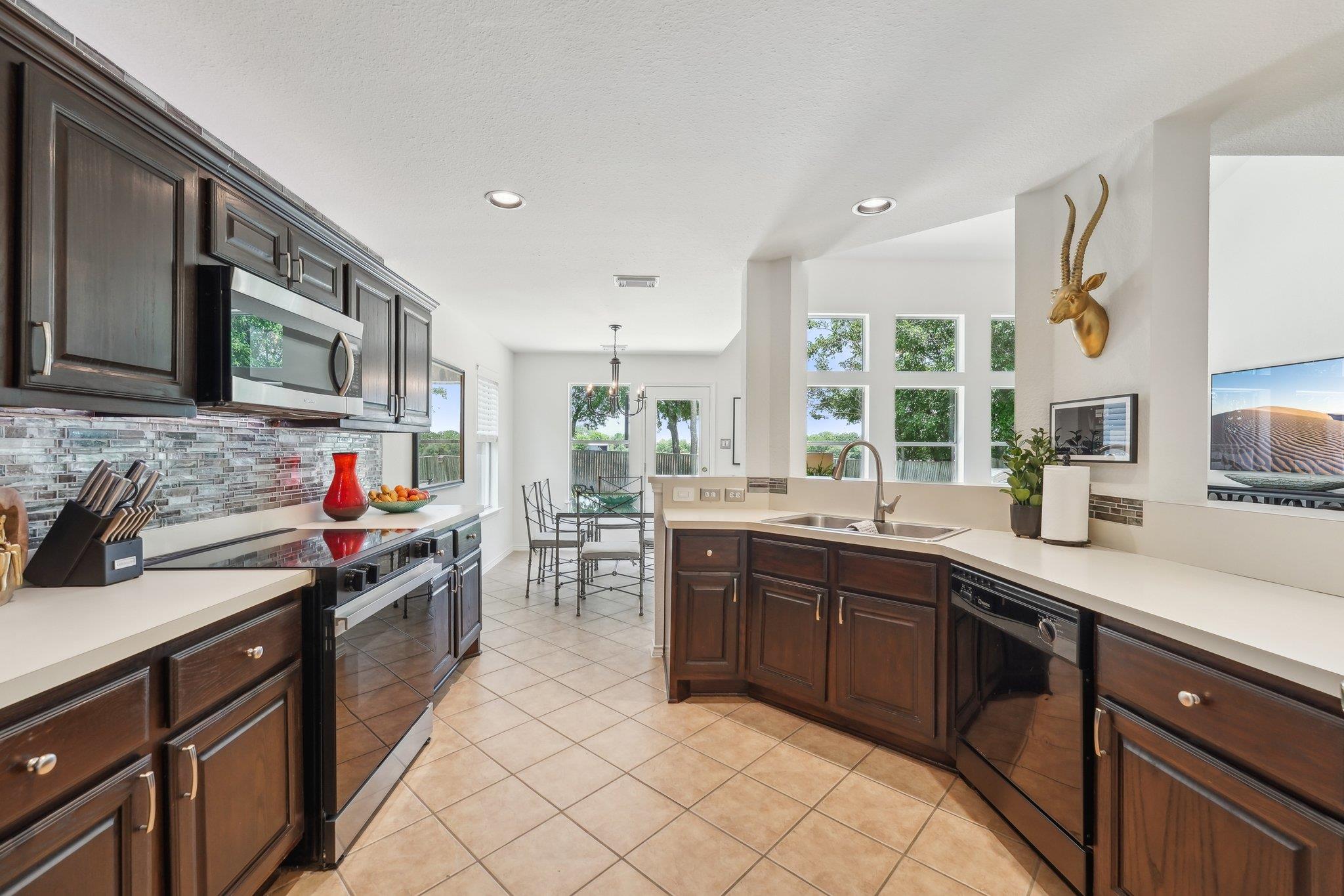 111 Hiver Circle Cir, Kyle, TX 78640