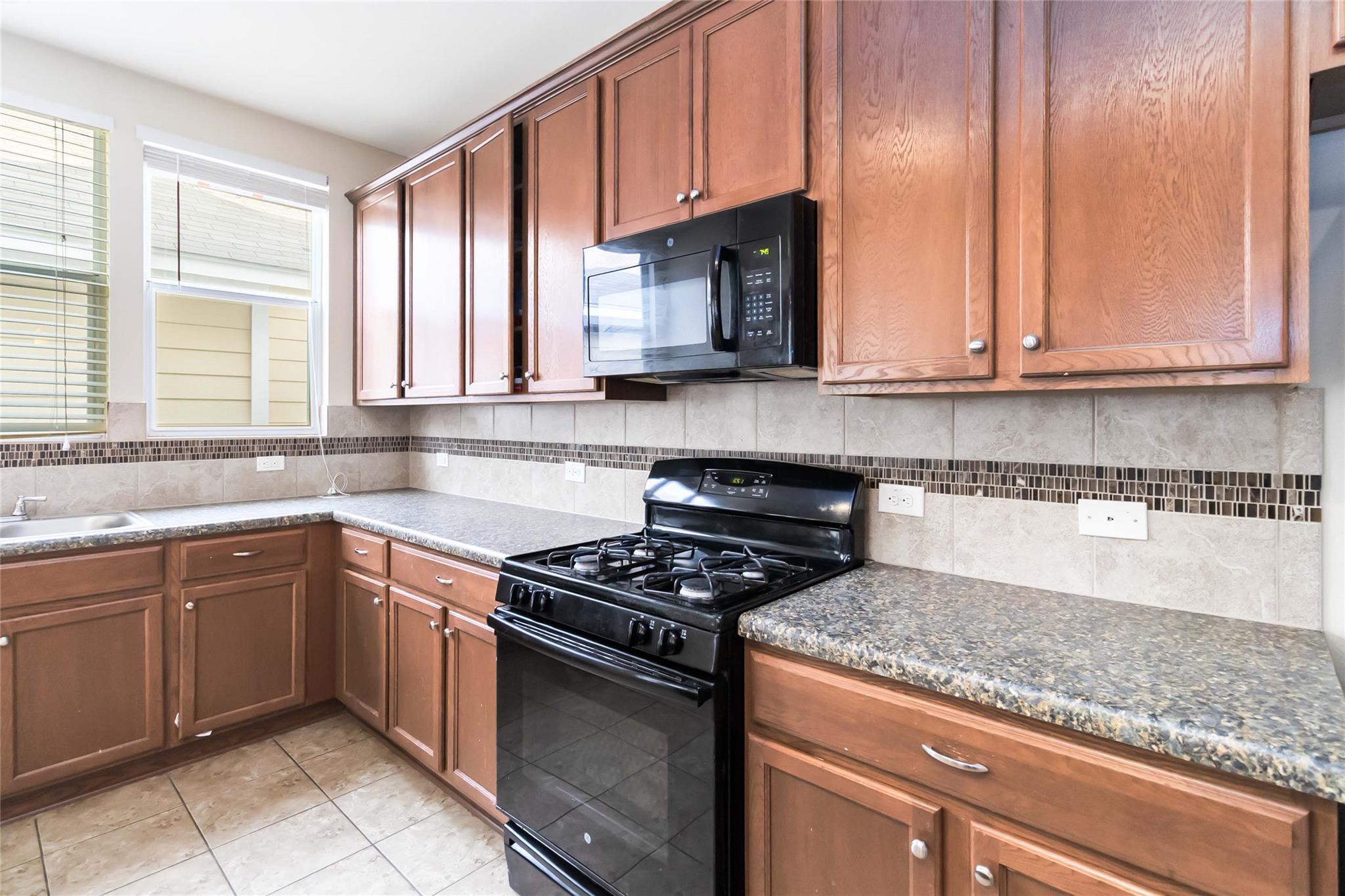 323 Rachel St, San Marcos, TX 78666