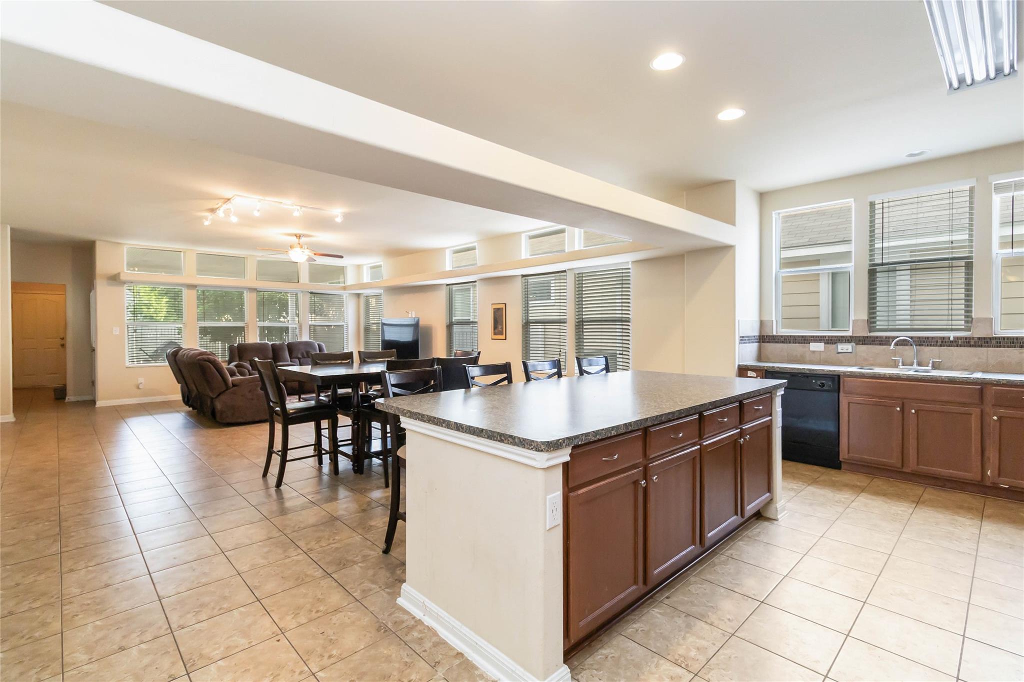 323 Rachel St, San Marcos, TX 78666