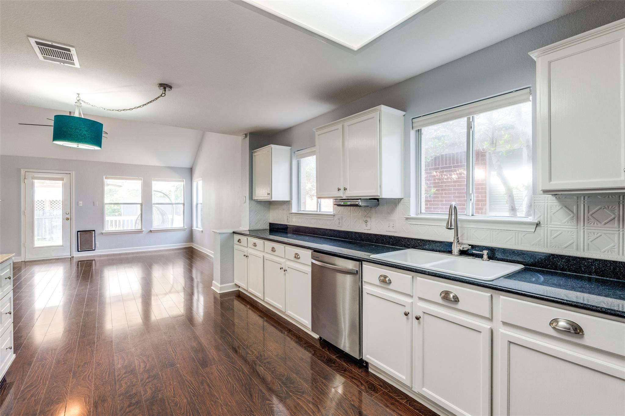 5013 Cleves St, Round Rock, TX 78681