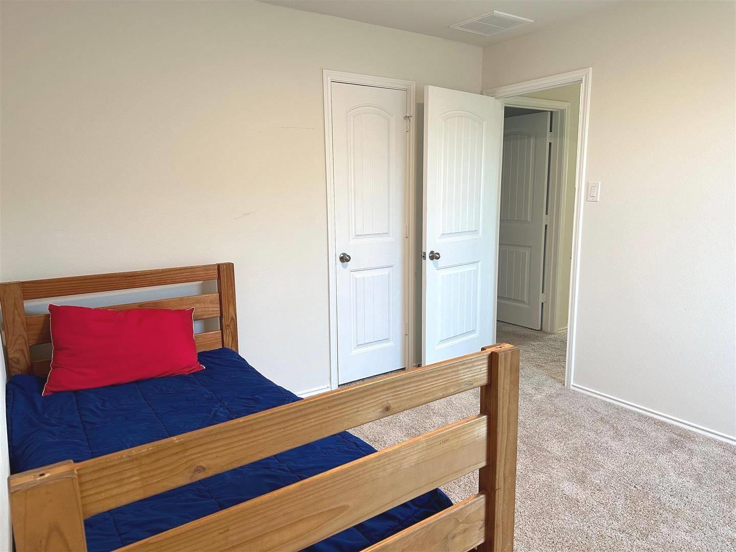 404 Andover Ln, Uhland, TX 78640