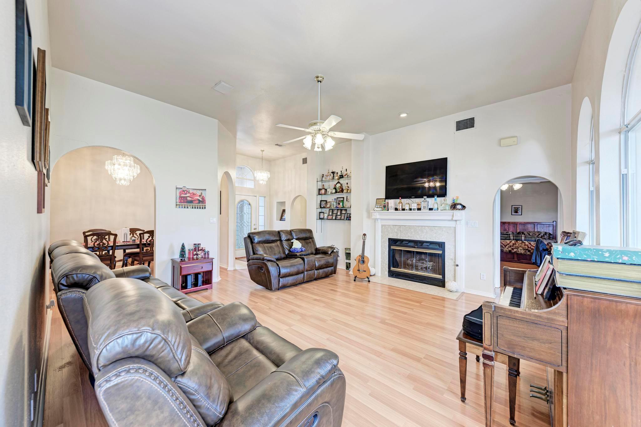 1610 Meadow Ln, Lockhart, TX 78644