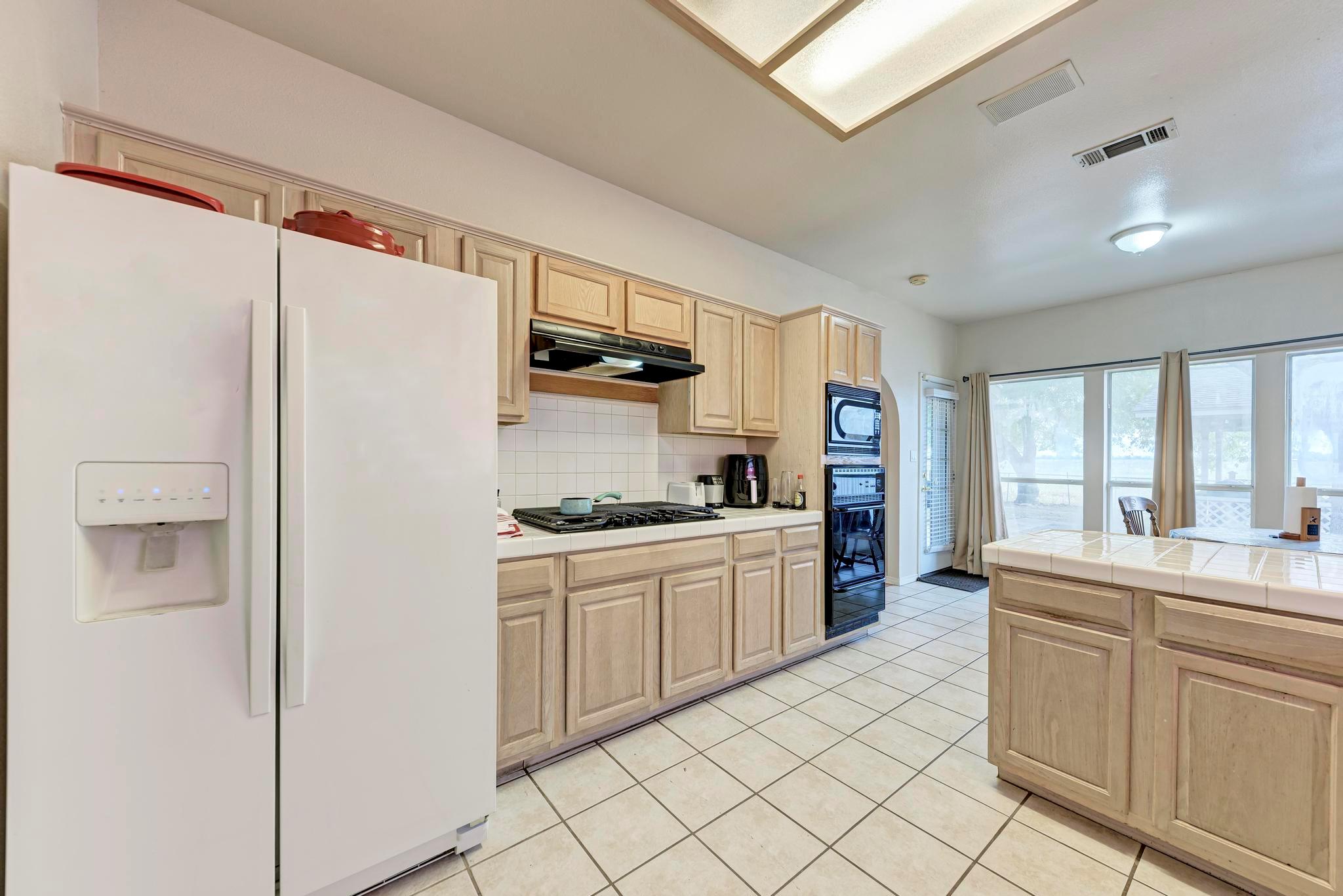 1610 Meadow Ln, Lockhart, TX 78644