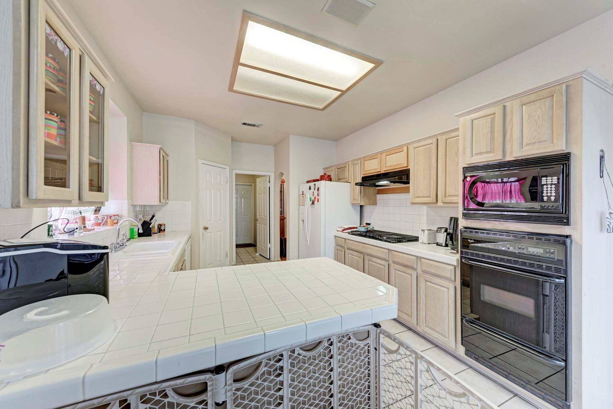 1610 Meadow Ln, Lockhart, TX 78644