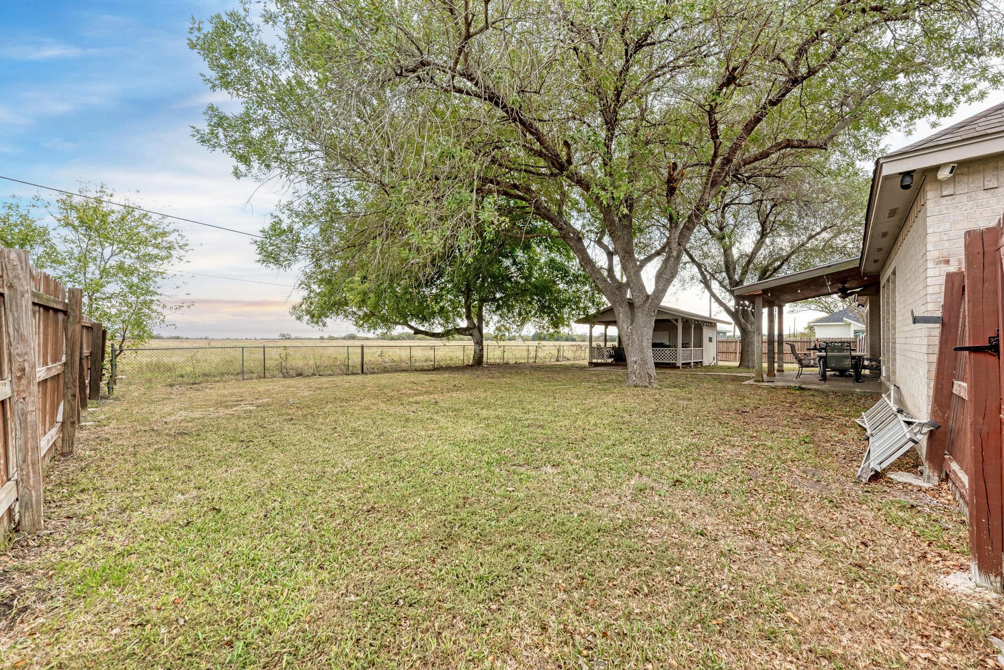 1610 Meadow Ln, Lockhart, TX 78644