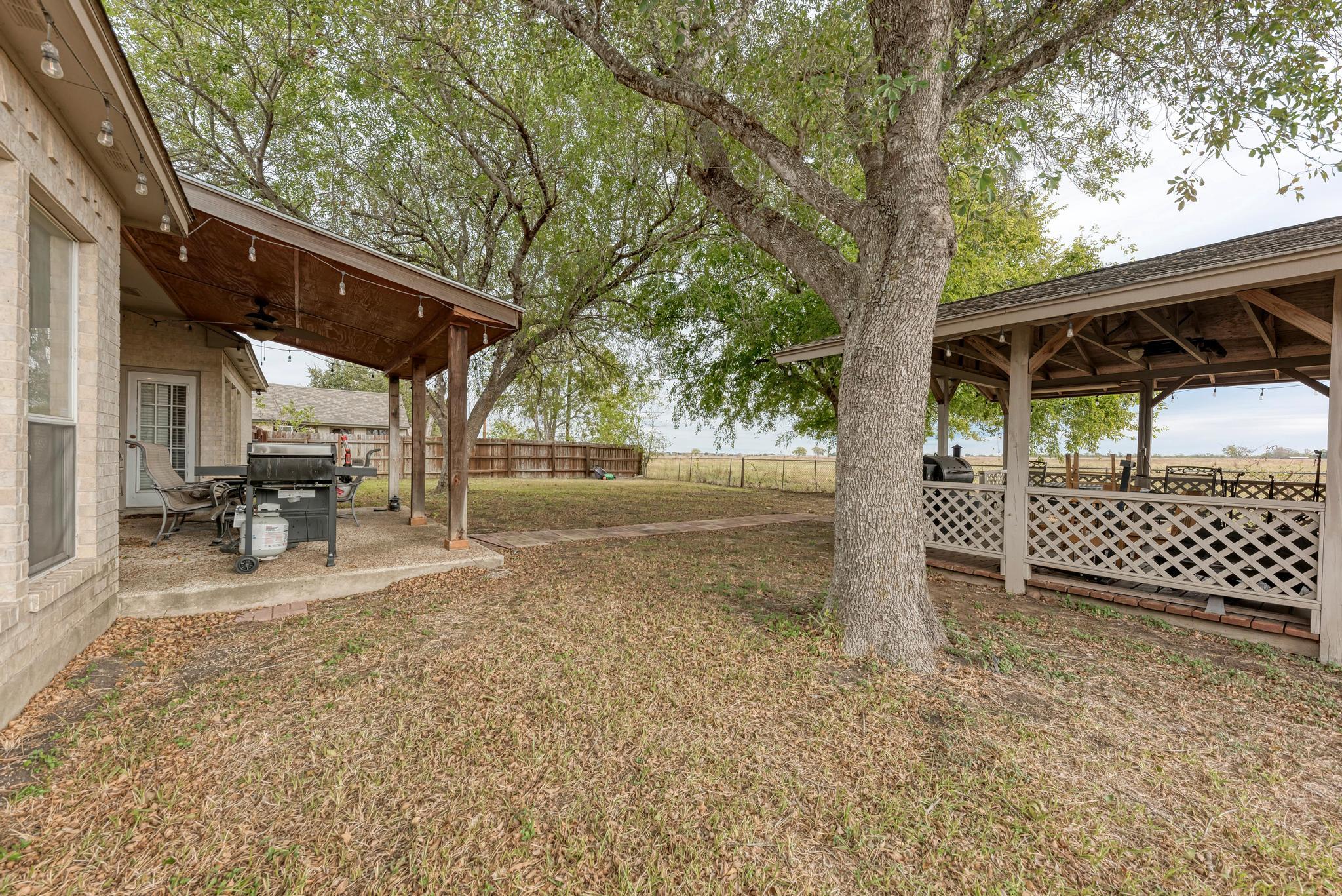 1610 Meadow Ln, Lockhart, TX 78644