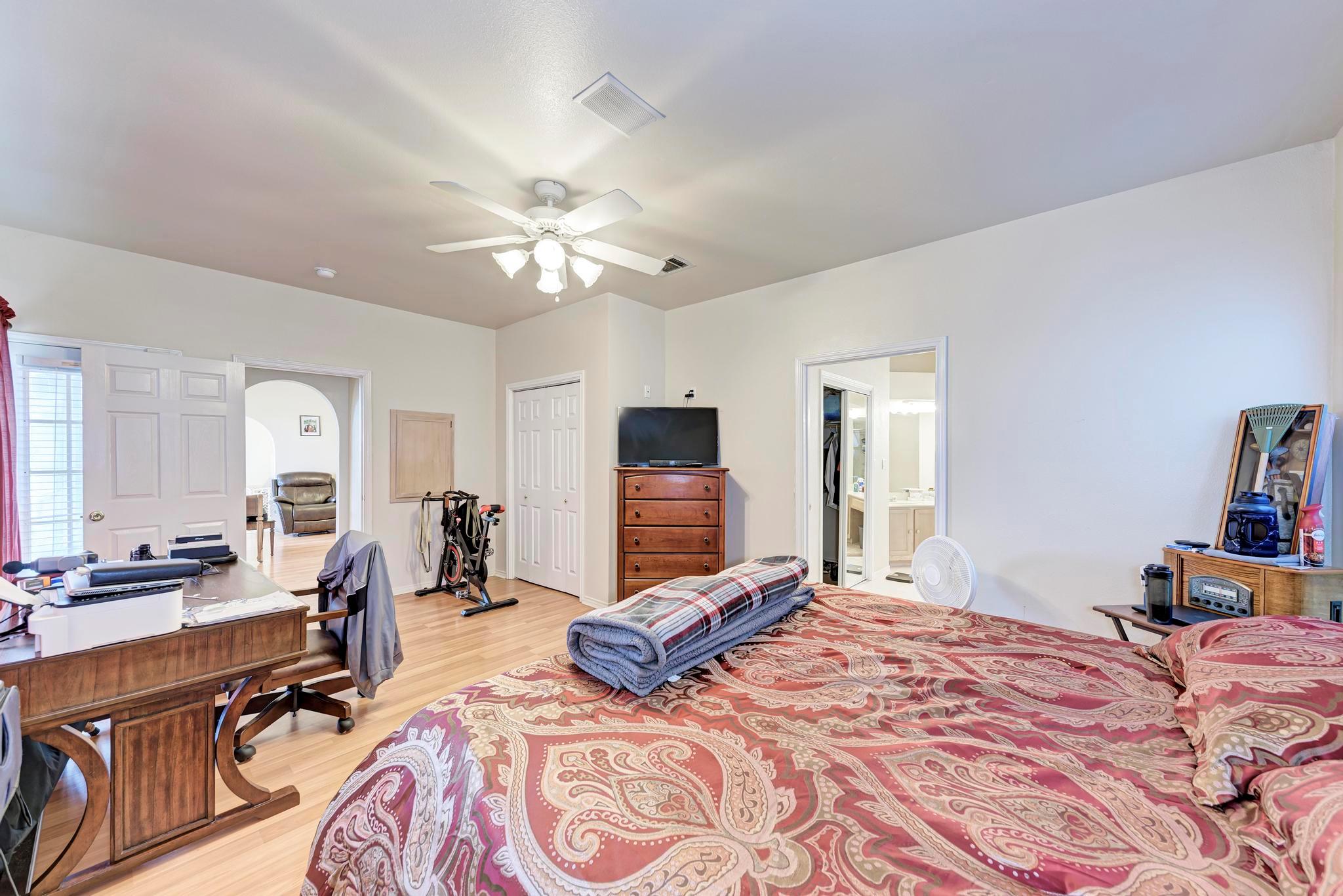 1610 Meadow Ln, Lockhart, TX 78644