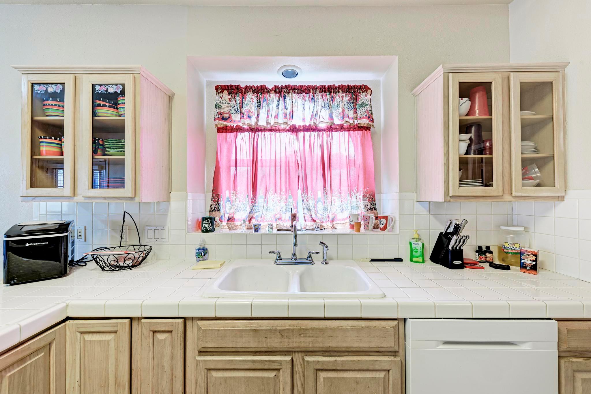 1610 Meadow Ln, Lockhart, TX 78644