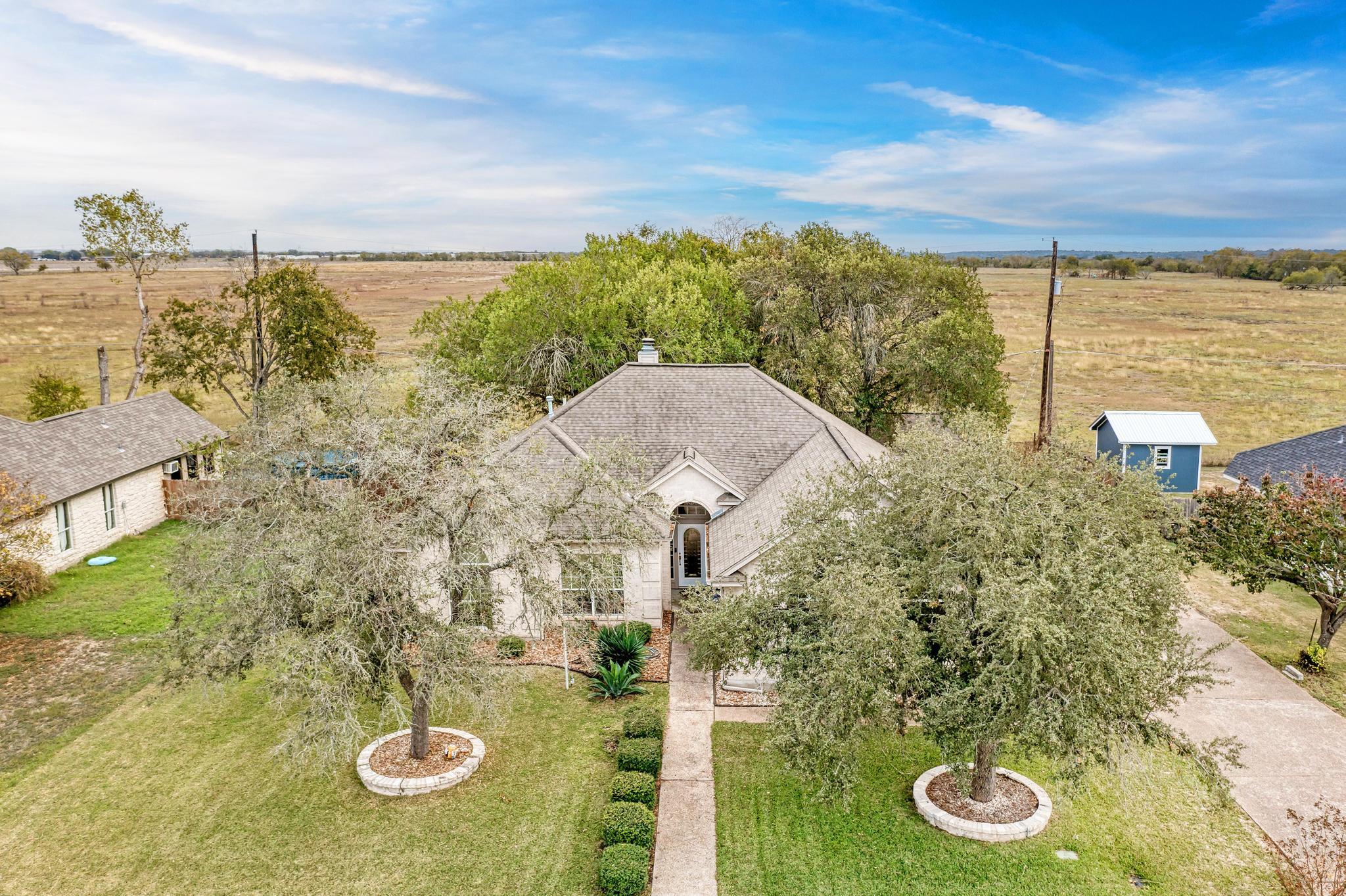 1610 Meadow Ln, Lockhart, TX 78644