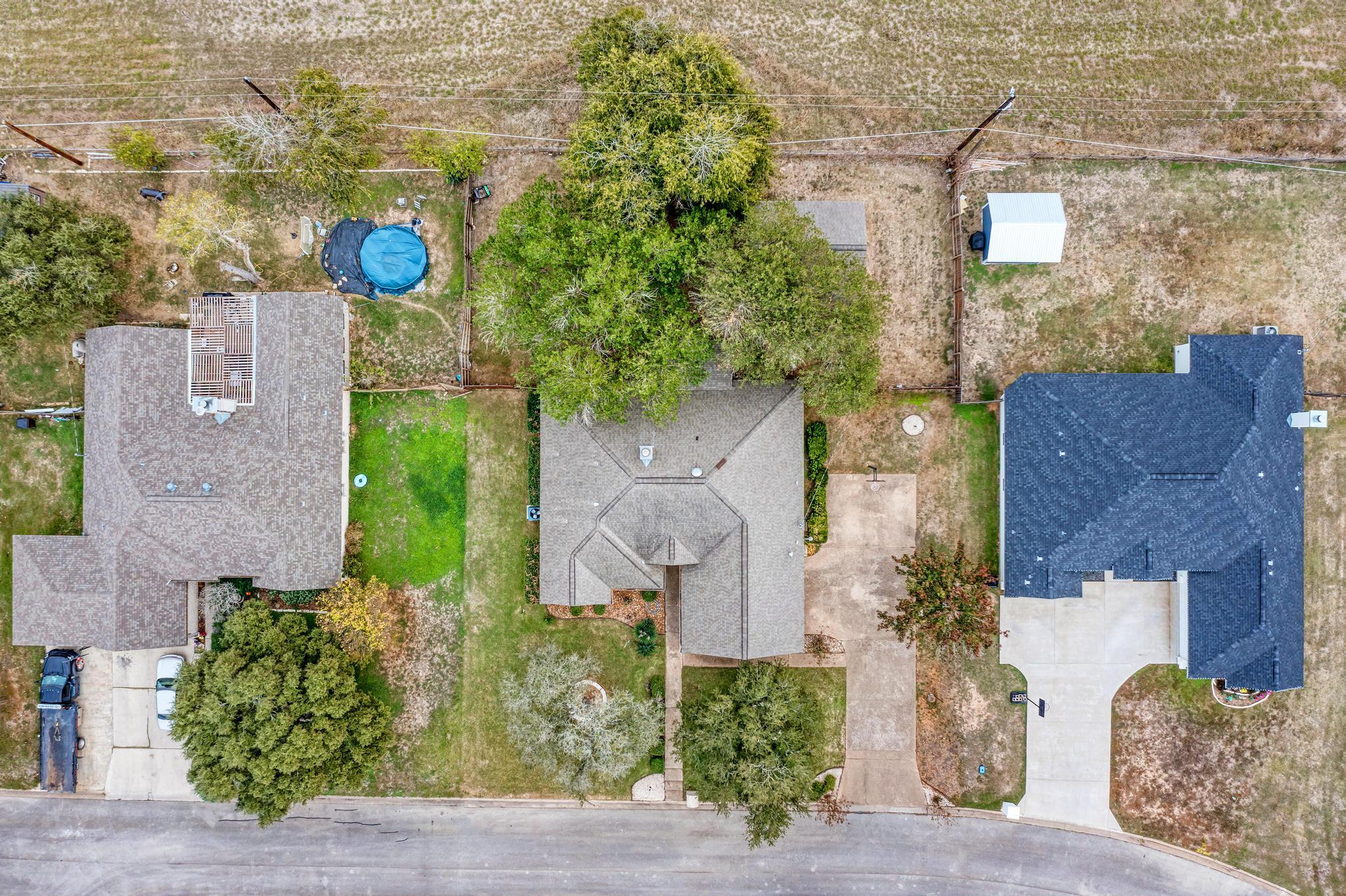 1610 Meadow Ln, Lockhart, TX 78644