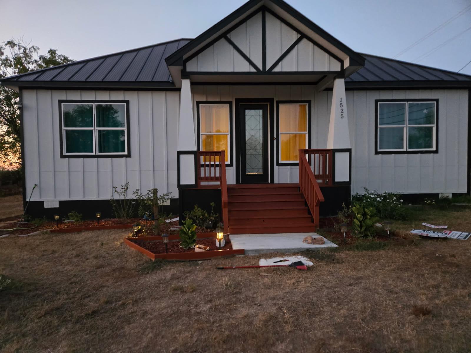 1525 Waco St, Gonzales, TX 78629