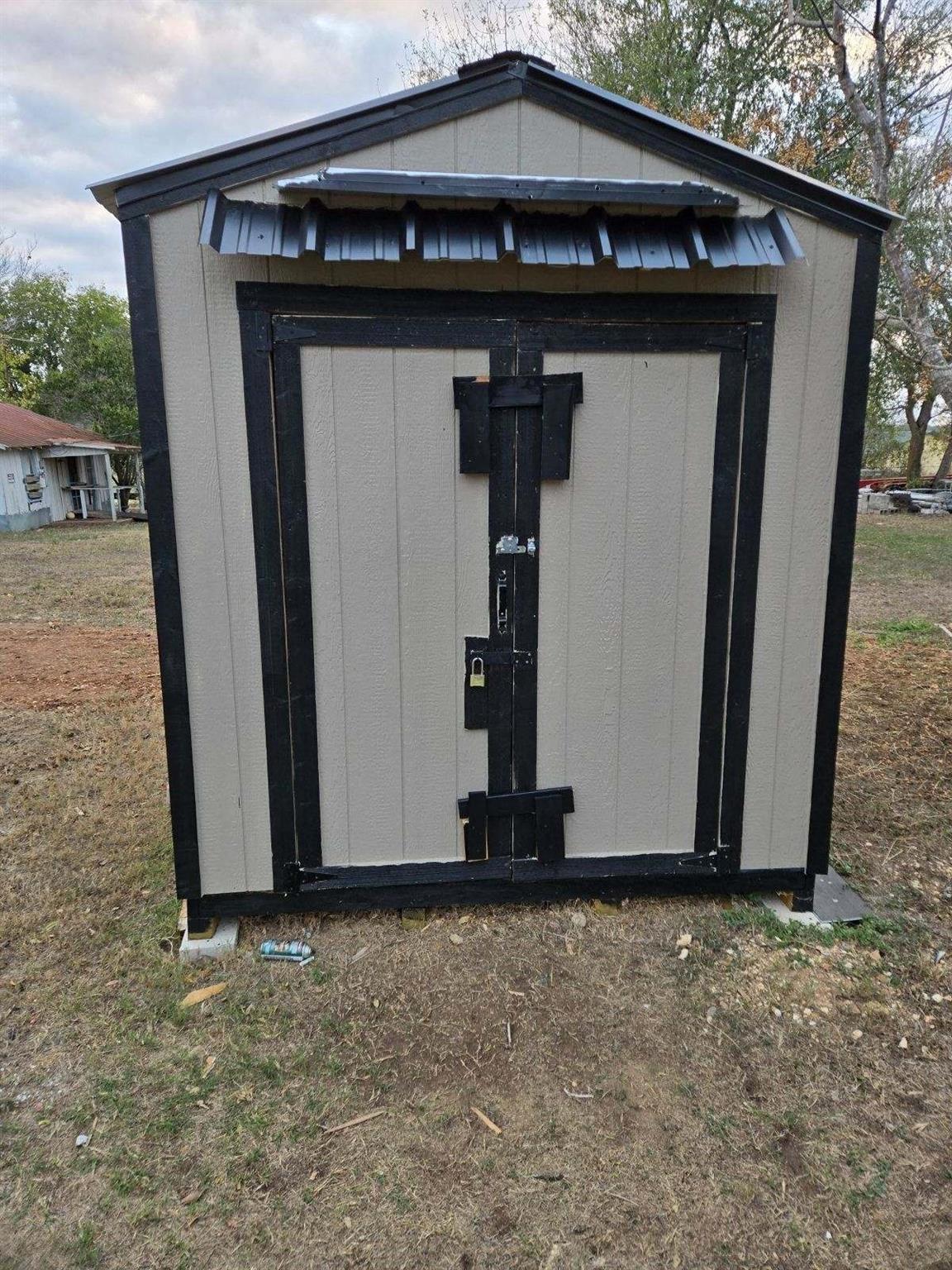 1525 Waco St, Gonzales, TX 78629