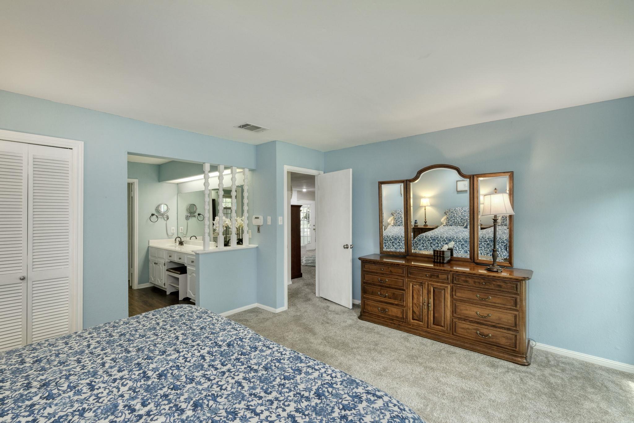 1604 W Creek Loop, Round Rock, TX 78681