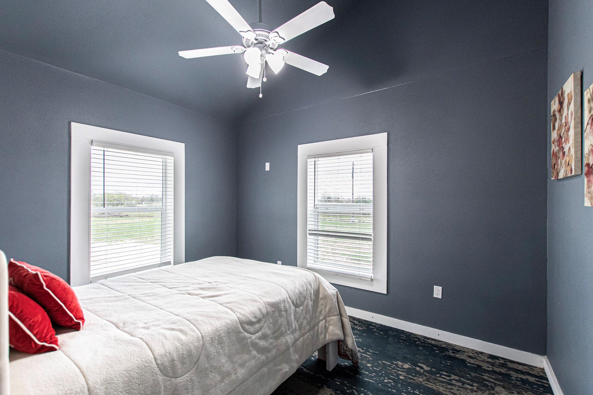 3370 Pettytown Rd, Dale, TX 78616